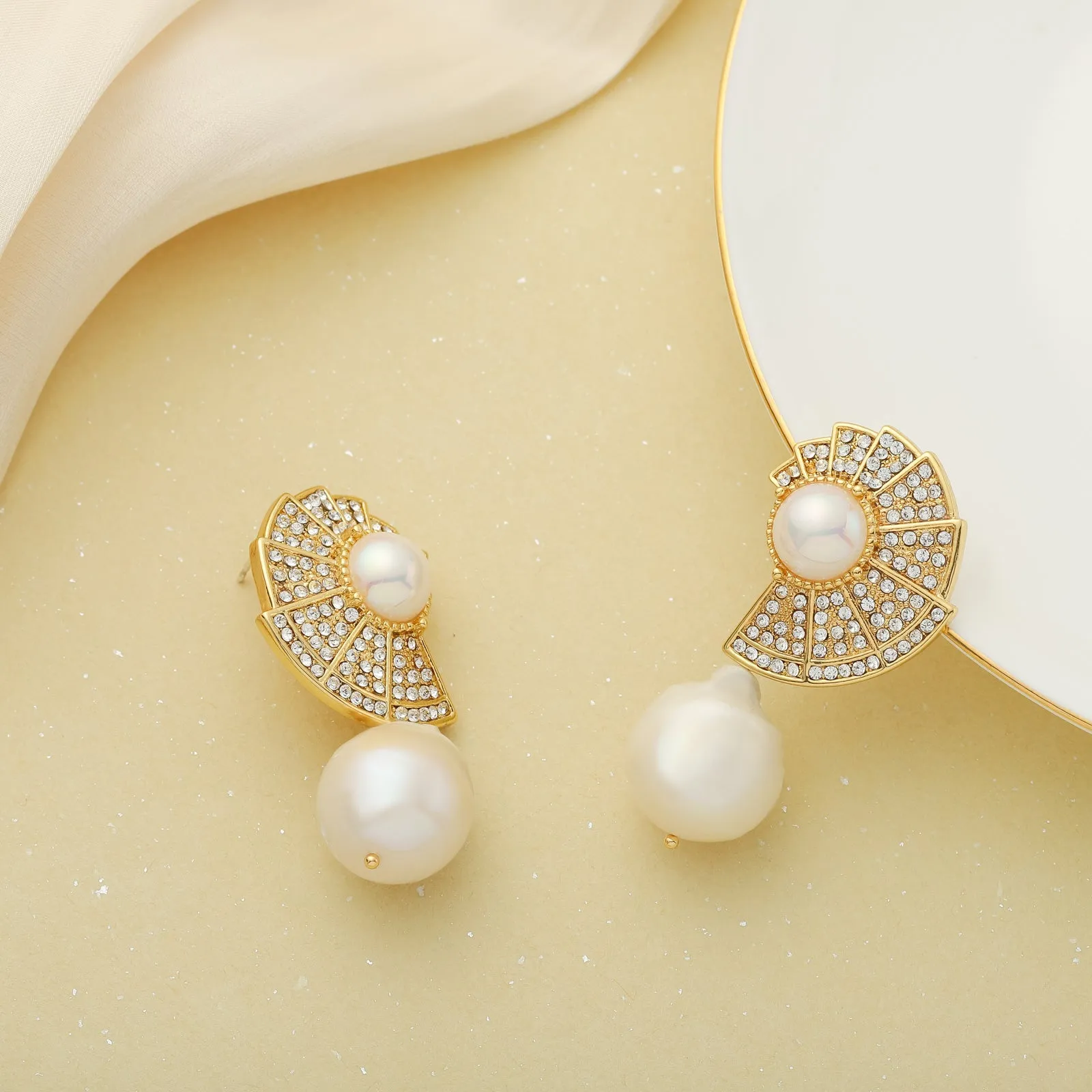 Shell Pearl Earrings sold by Selenichast product image thumbnail 2