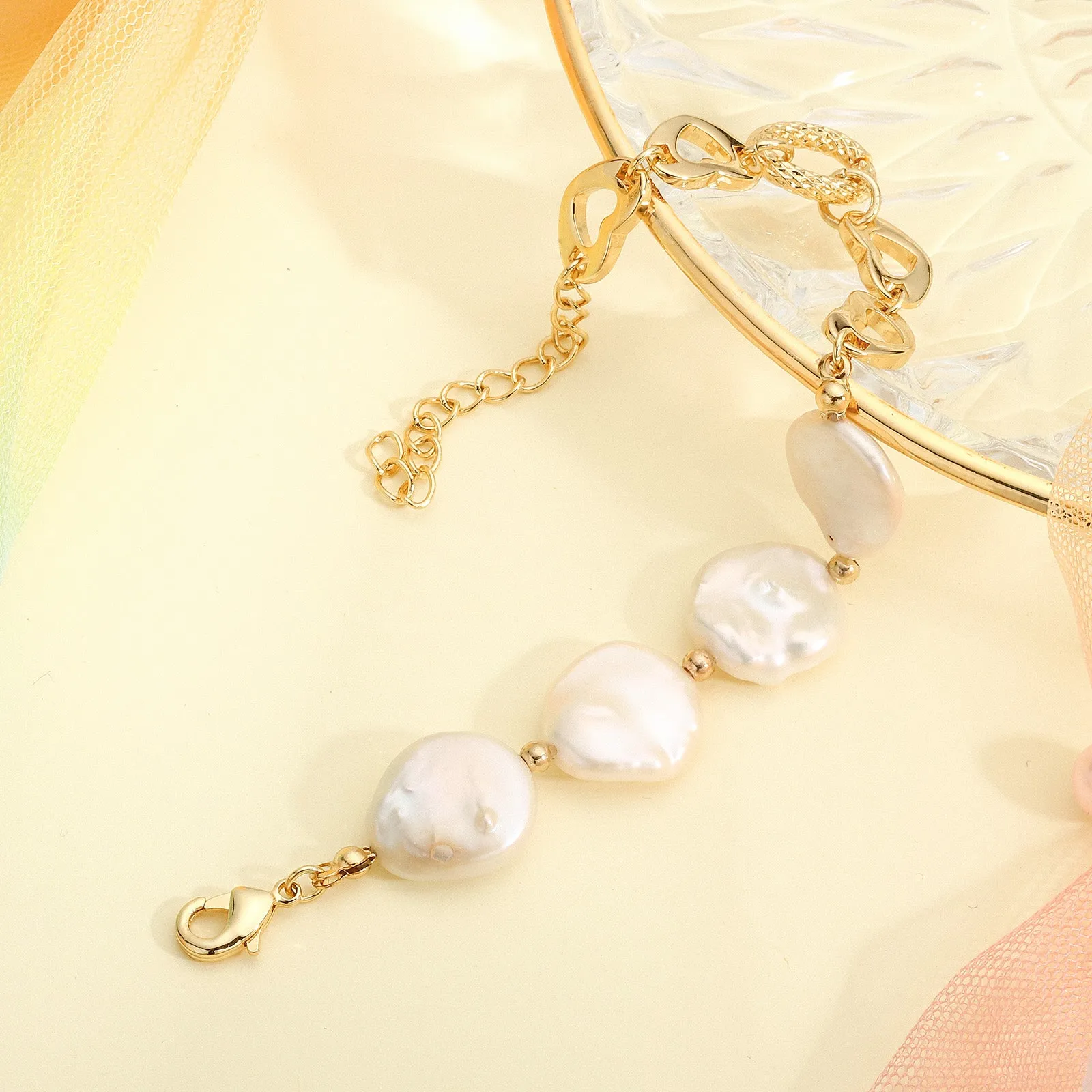 Pearl Hollow Chain Bracelet sold by Selenichast product image thumbnail 5
