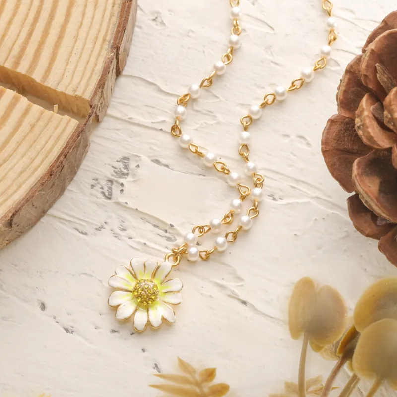 Daisy Pearl Necklace sold by Selenichast