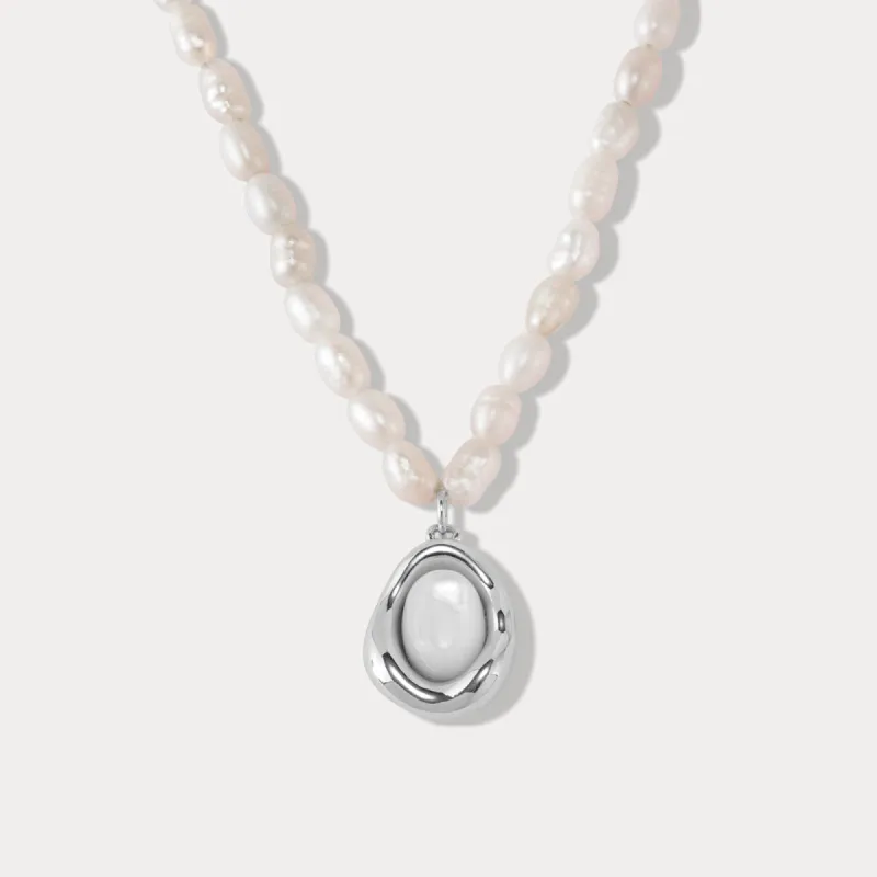 Teardrop Pearl Necklace sold by Selenichast