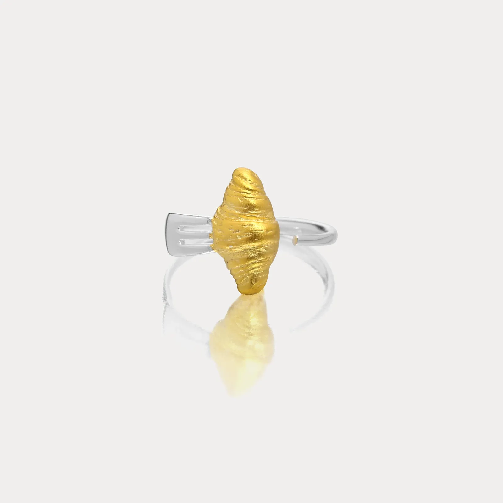 Croissant Ring sold by Selenichast