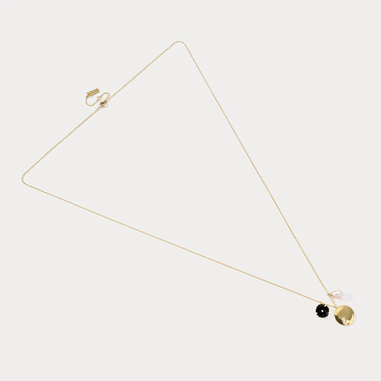 Black Flower Pearl Necklace sold by Selenichast product image thumbnail 4