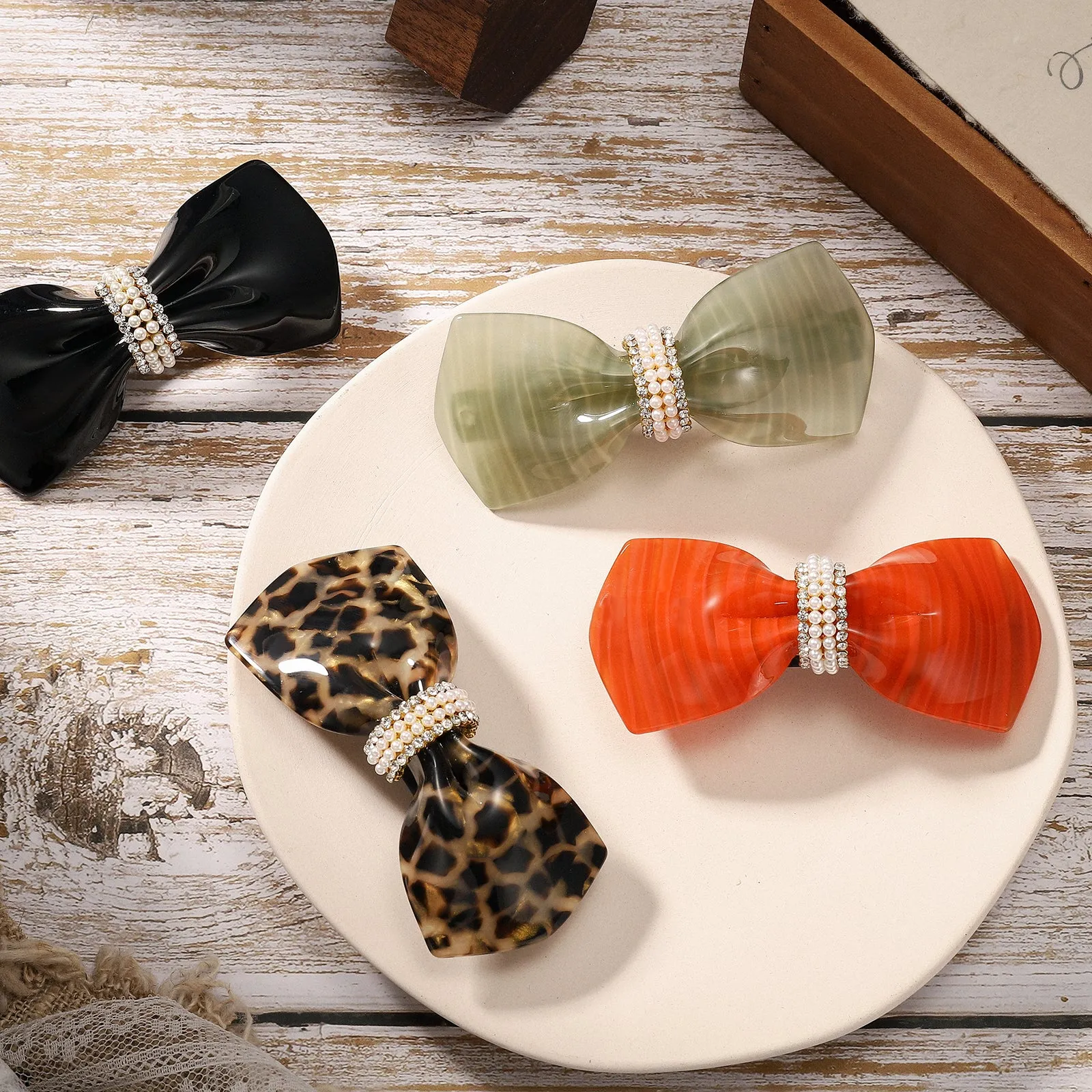 Bow Tie Claw Clips sold by Selenichast product image thumbnail 3