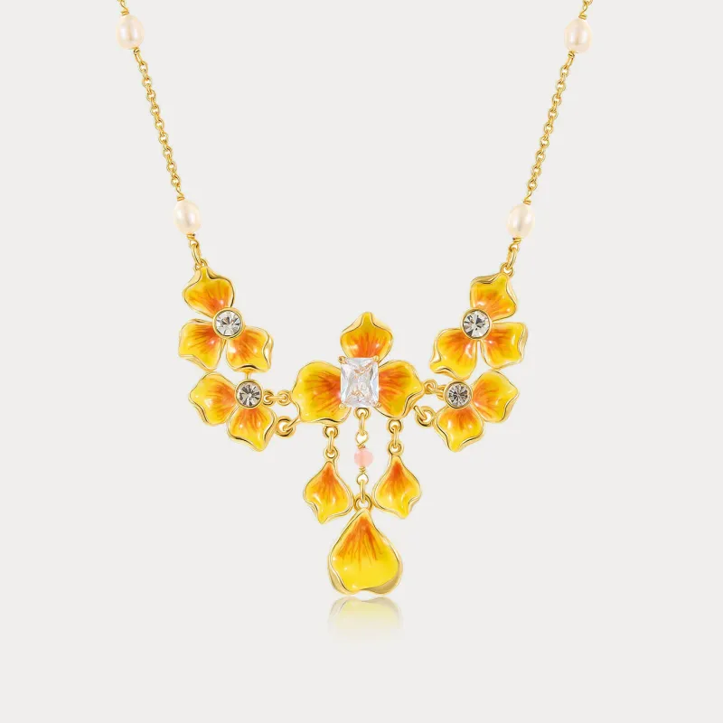 Gold Flower Necklace made by Selenichast