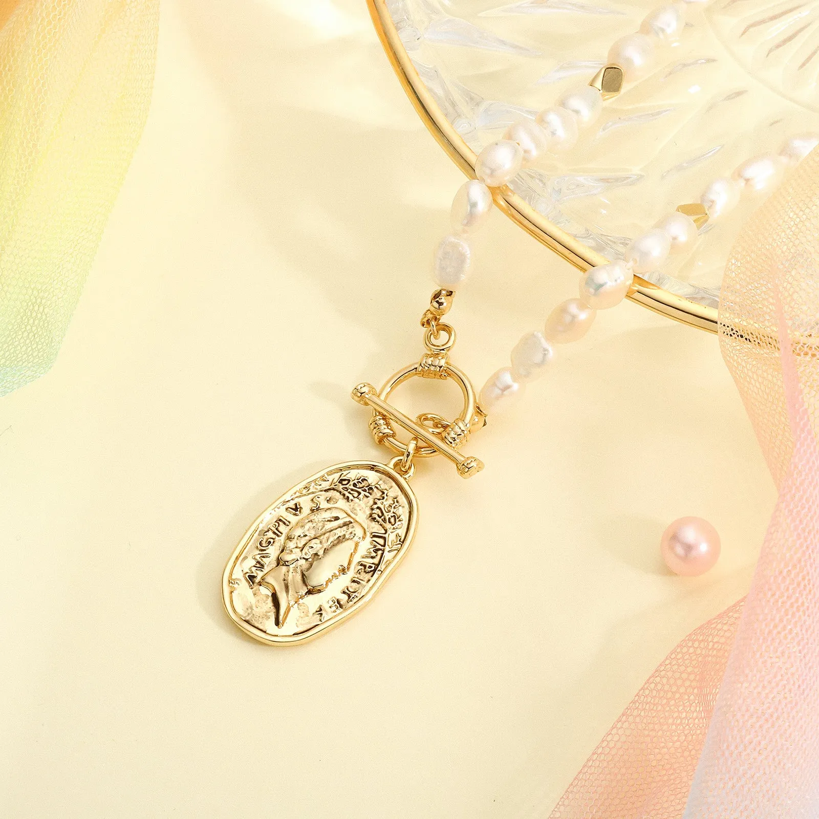 Portrait Pendant Pearl Necklace sold by Selenichast product image thumbnail 5