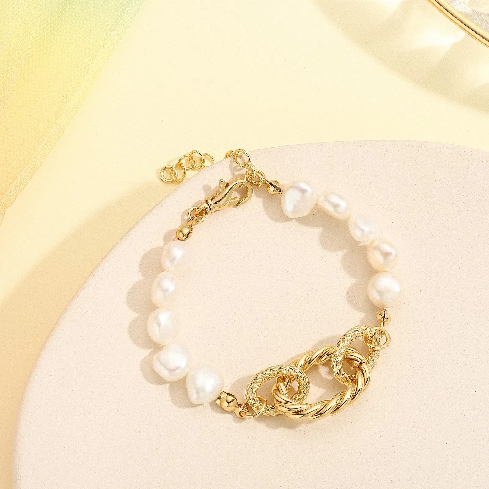 Pearl Hollow Bracelet sold by Selenichast product image thumbnail 4