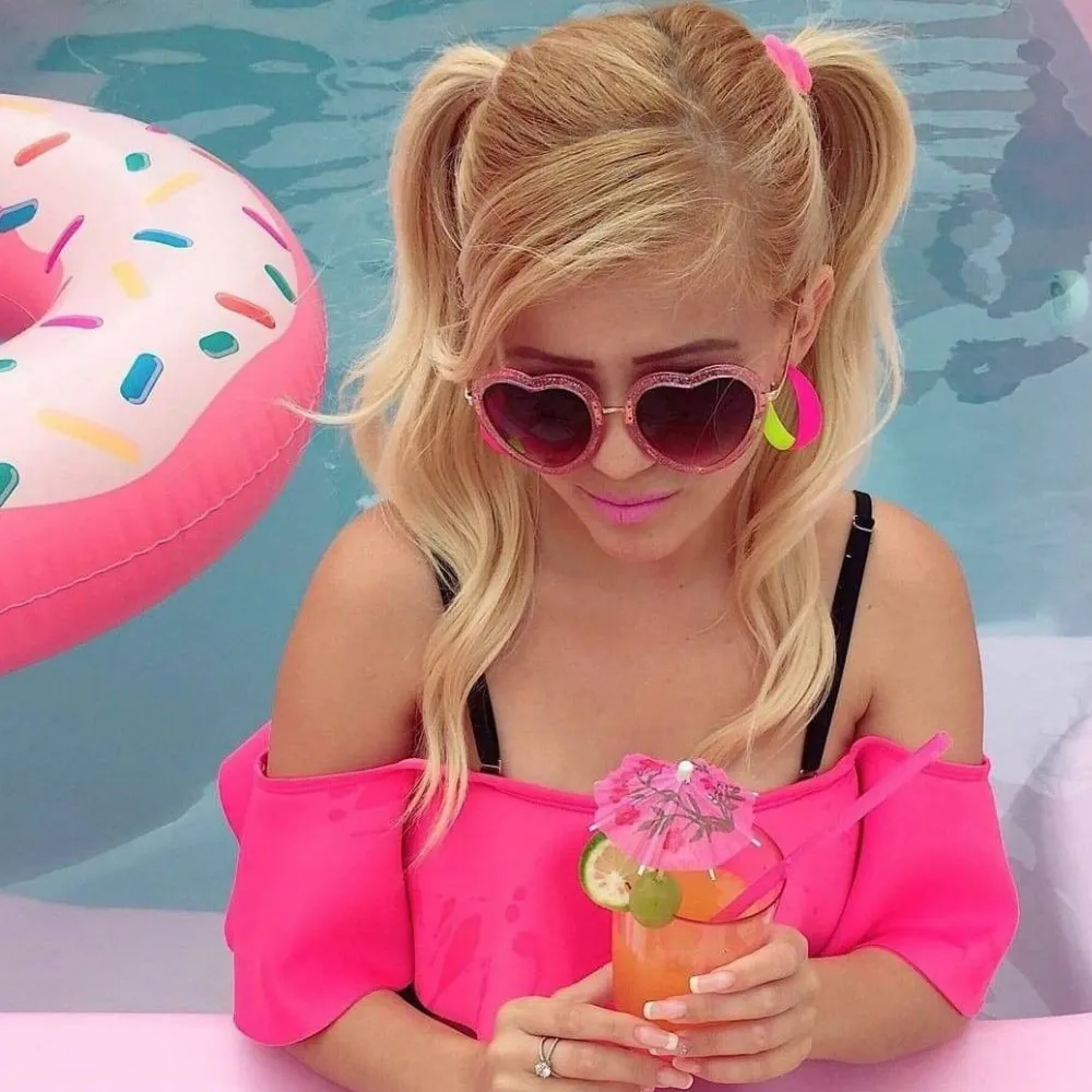 Women's Oversize Novelty Heart Shape Glitter Lens Sunglasses C876 sold by ZeroUV product image thumbnail 2