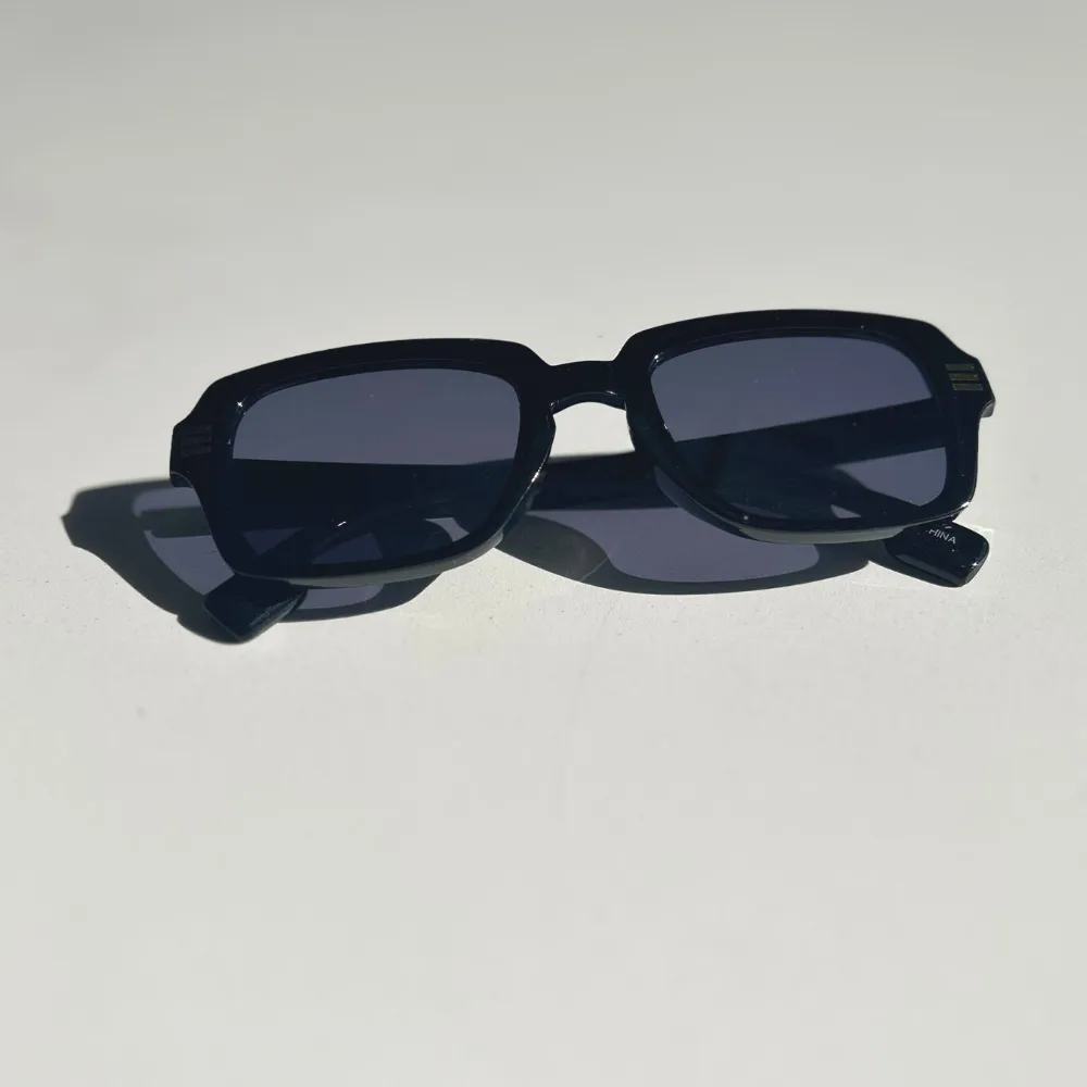 Everyday Mid Temple Horn Rimmed Square Sunglasses D315 sold by ZeroUV product image thumbnail 3