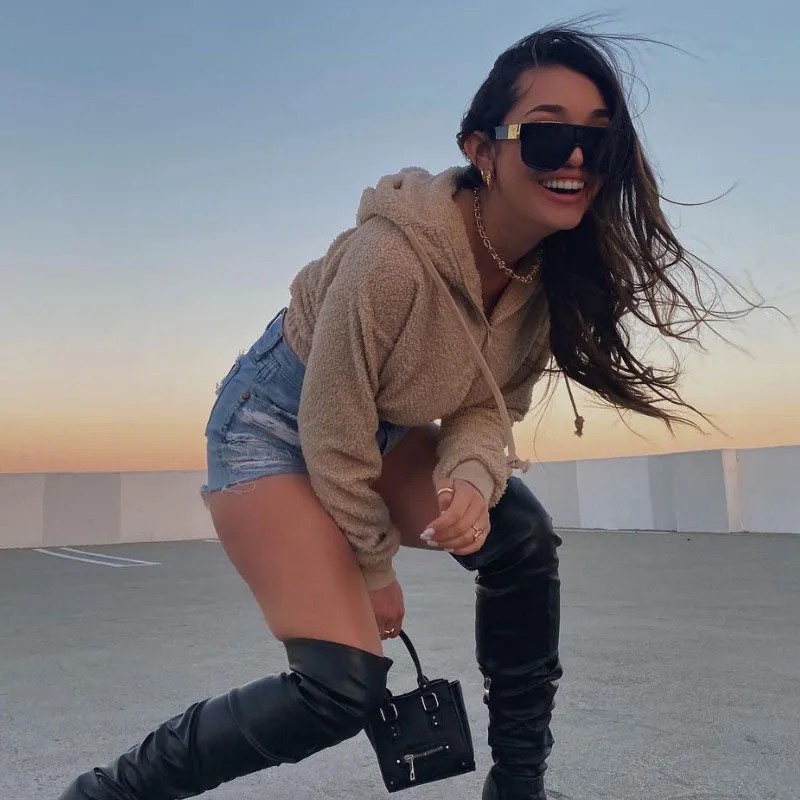 Sleek Oversize Neutral Square Lens Flat Top Shield Sunglasses D098 sold by ZeroUV product image thumbnail 2