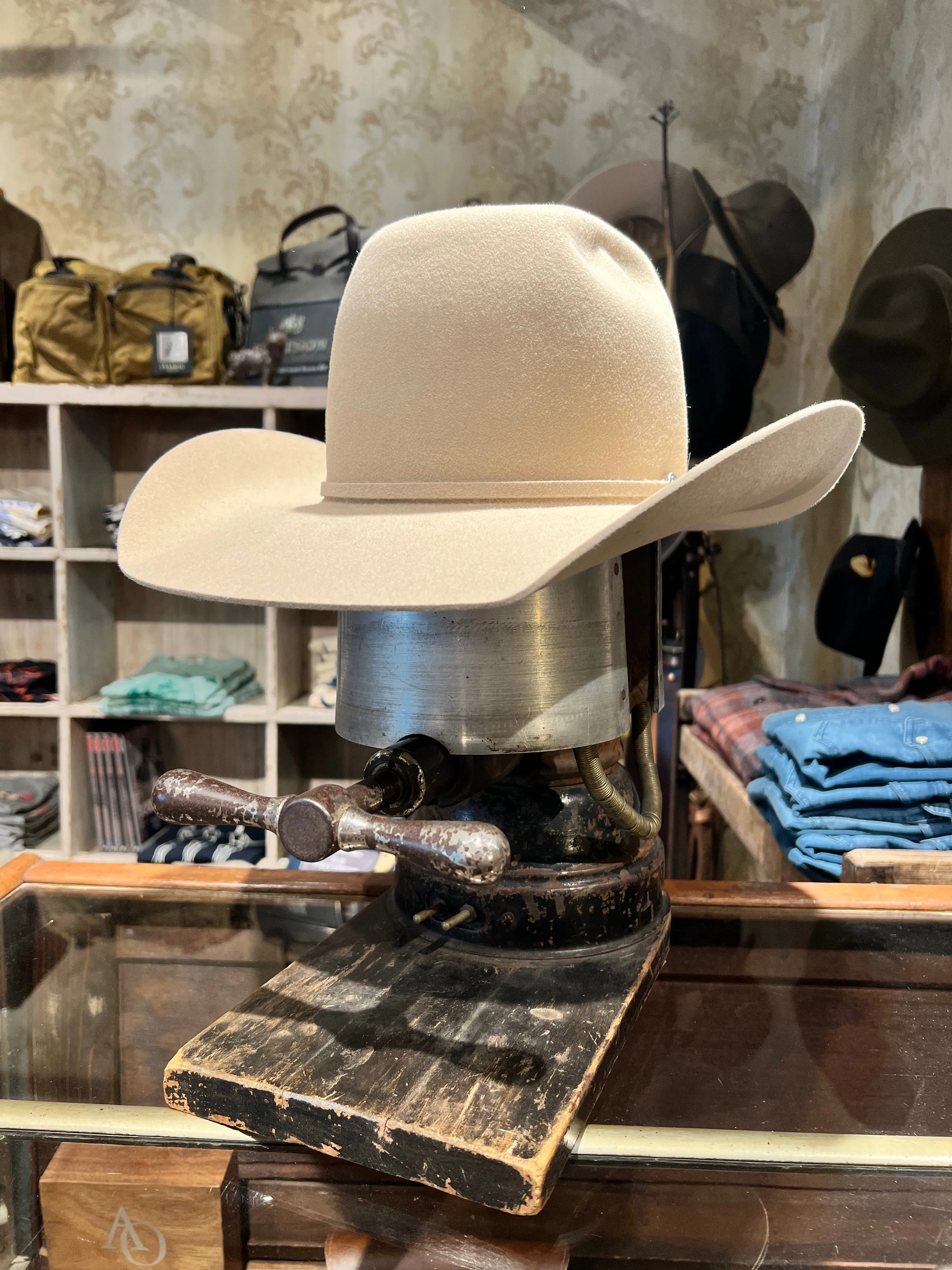 Silverbelly Rodeo King 7X sold by Cave and Post