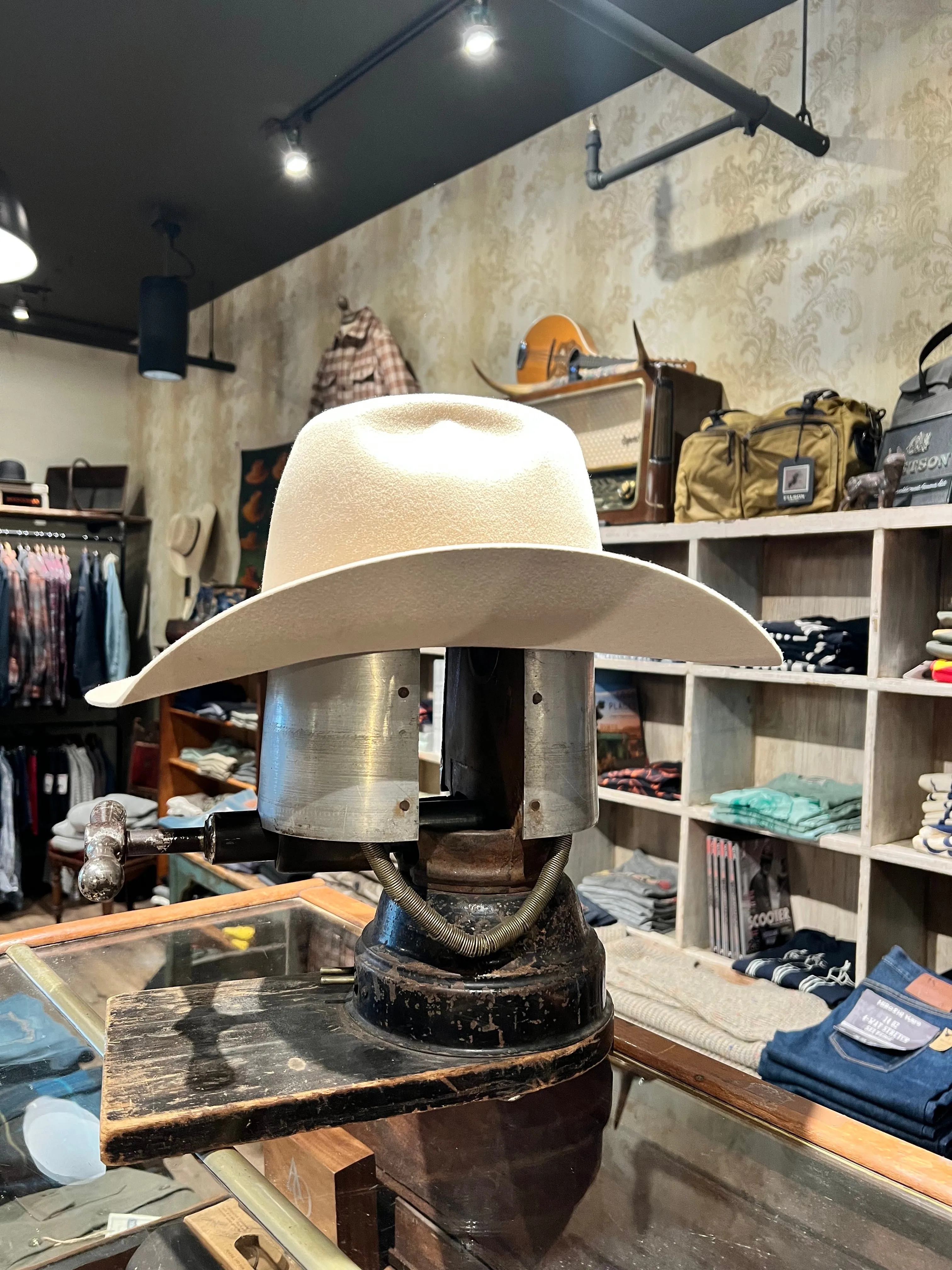 Silverbelly Rodeo King 7X sold by Cave and Post product image thumbnail 2