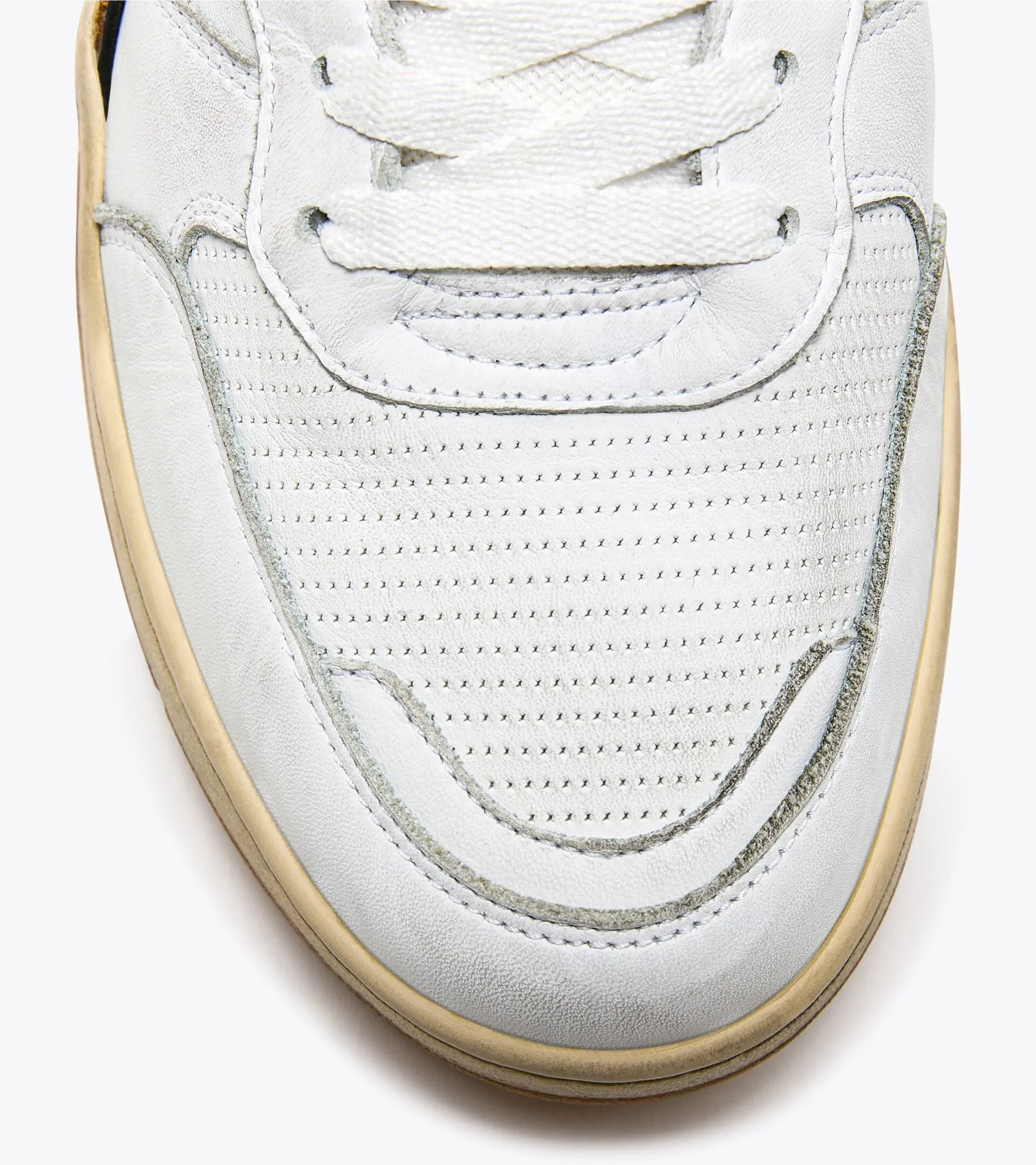 B.560 USED - WHITE/BEIGE DOE sold by Cave and Post product image thumbnail 4