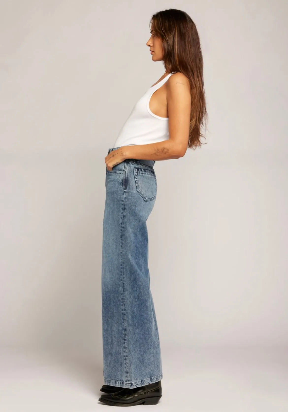 THE TIMELESS FLARE JEAN sold by Cave and Post product image thumbnail 4
