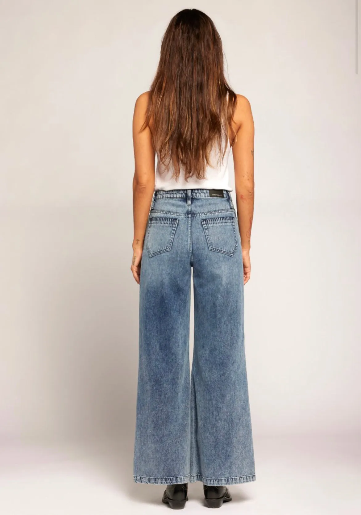 THE TIMELESS FLARE JEAN sold by Cave and Post product image thumbnail 3