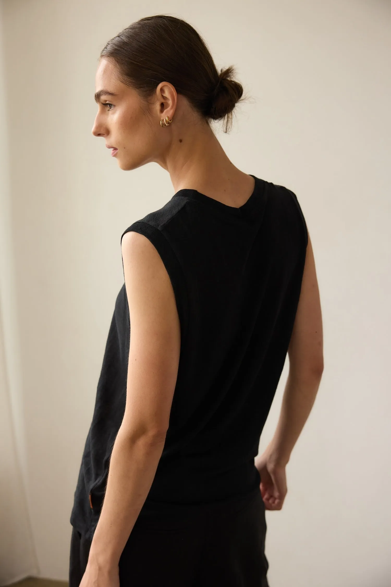 The Muscle Tee Linen in Black sold by Jamie Haller product image thumbnail 3