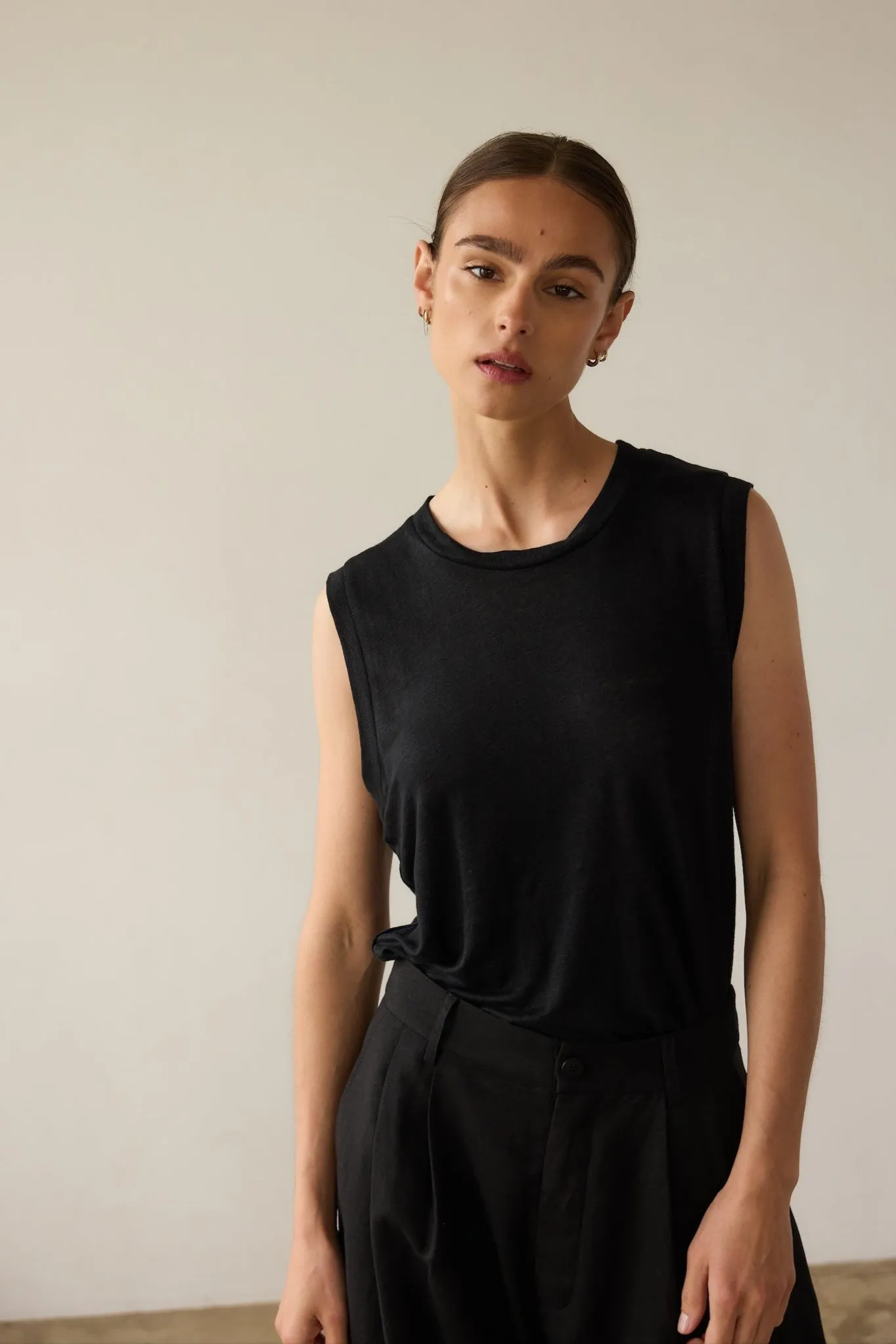 The Muscle Tee Linen in Black sold by Jamie Haller product image thumbnail 2