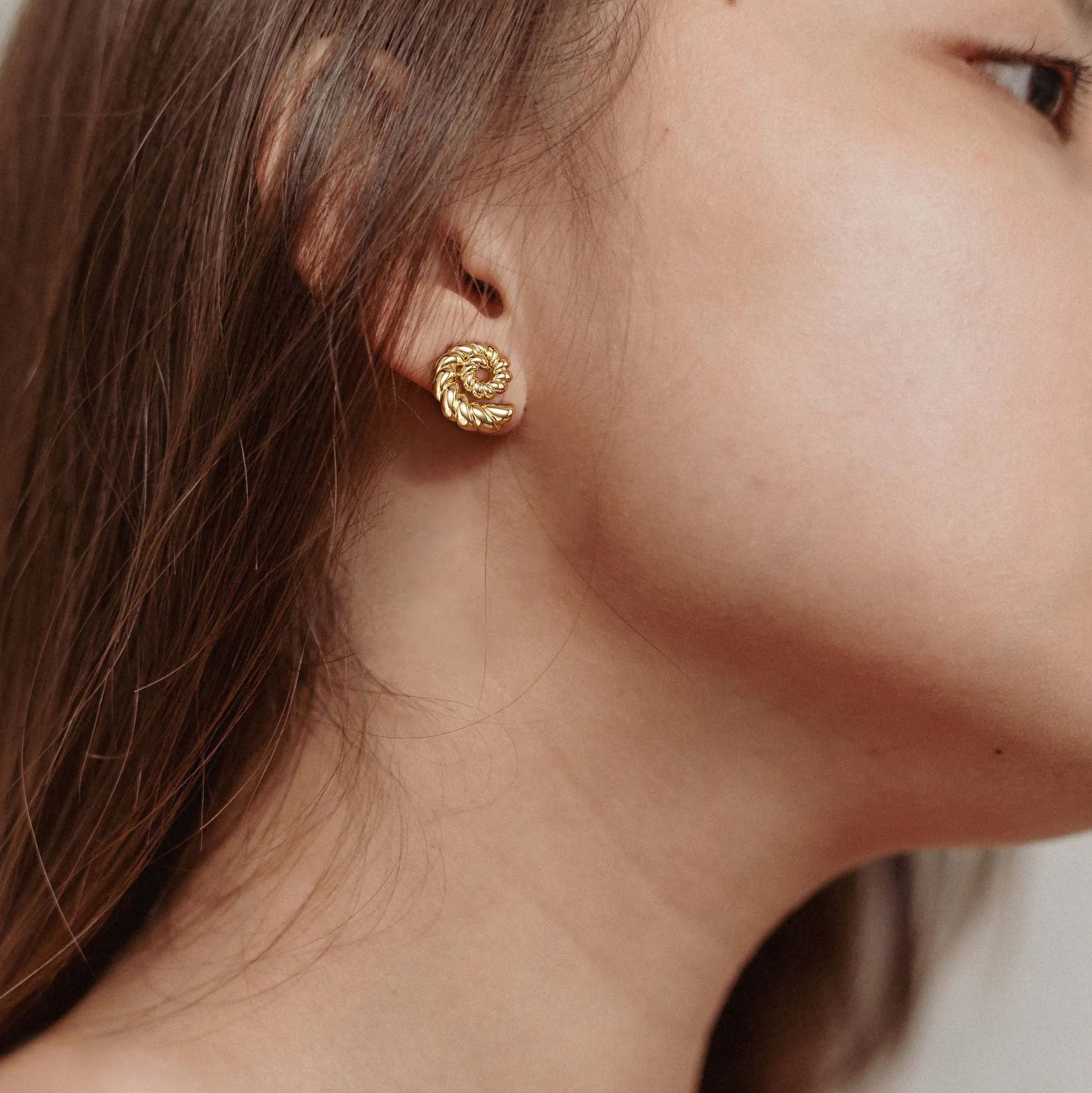 Conch Rope Stud Earrings sold by Vanimy Jewelry product image thumbnail 3