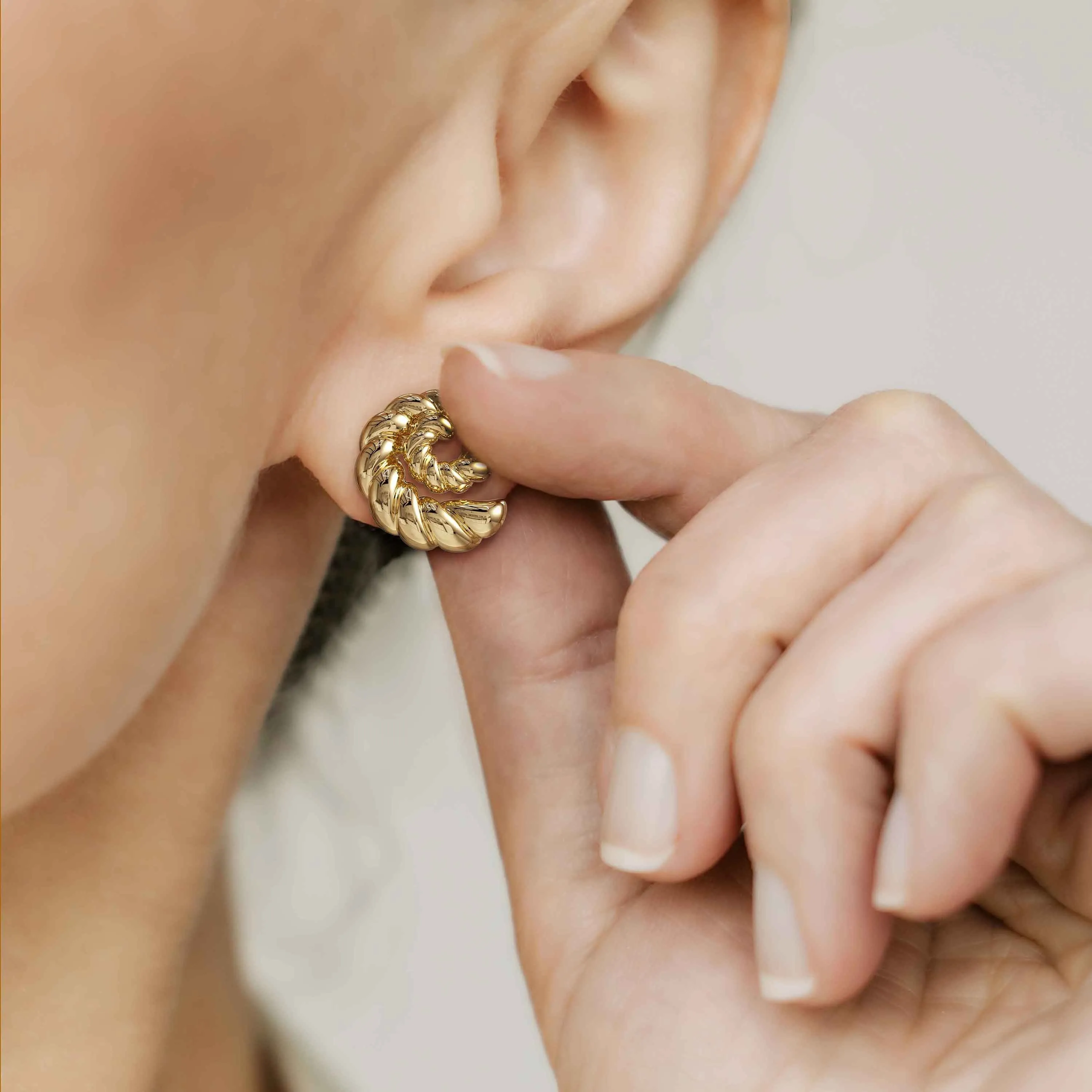 Conch Rope Stud Earrings sold by Vanimy Jewelry product image thumbnail 2
