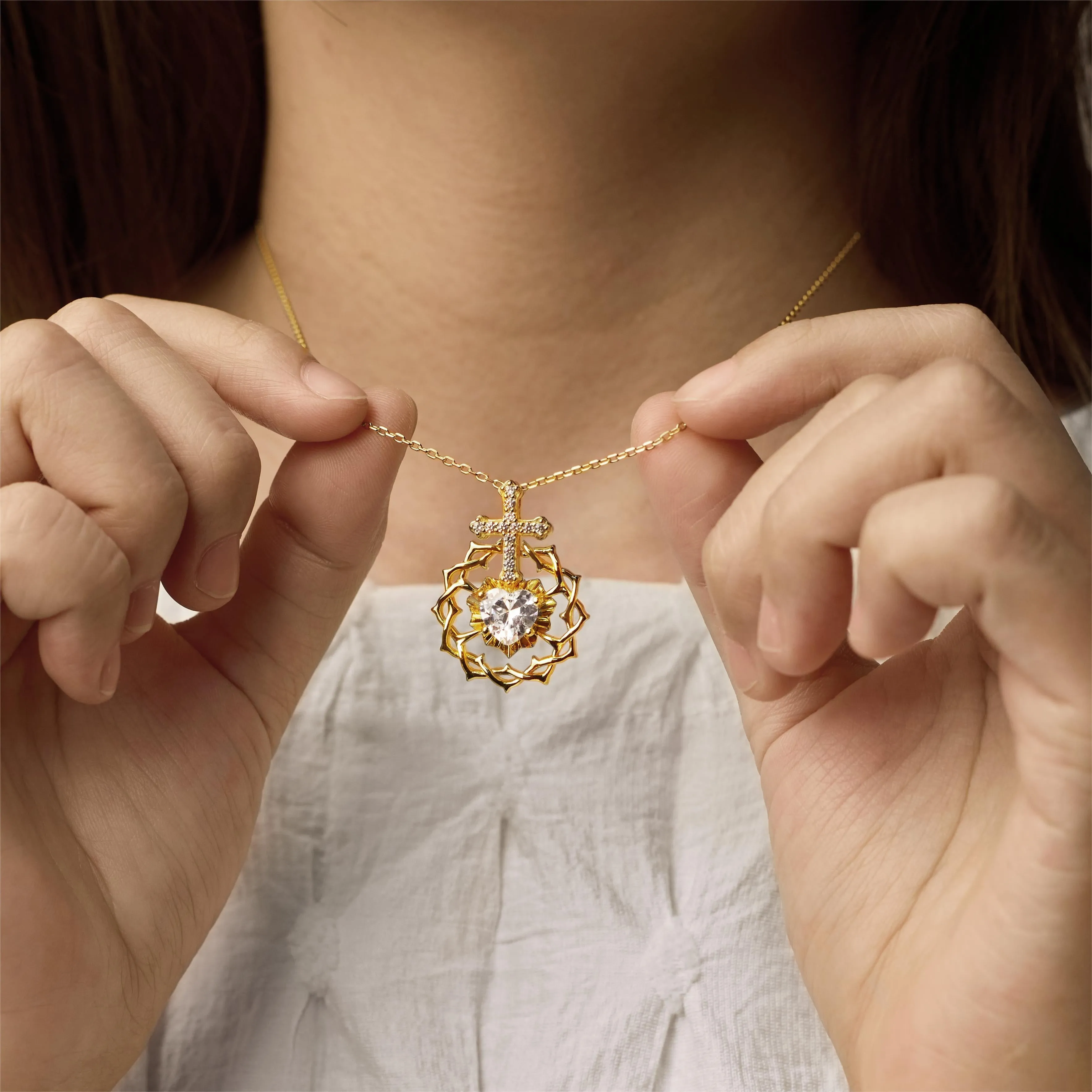 The Sacred Heart Pendant Necklace sold by Vanimy Jewelry product image thumbnail 4