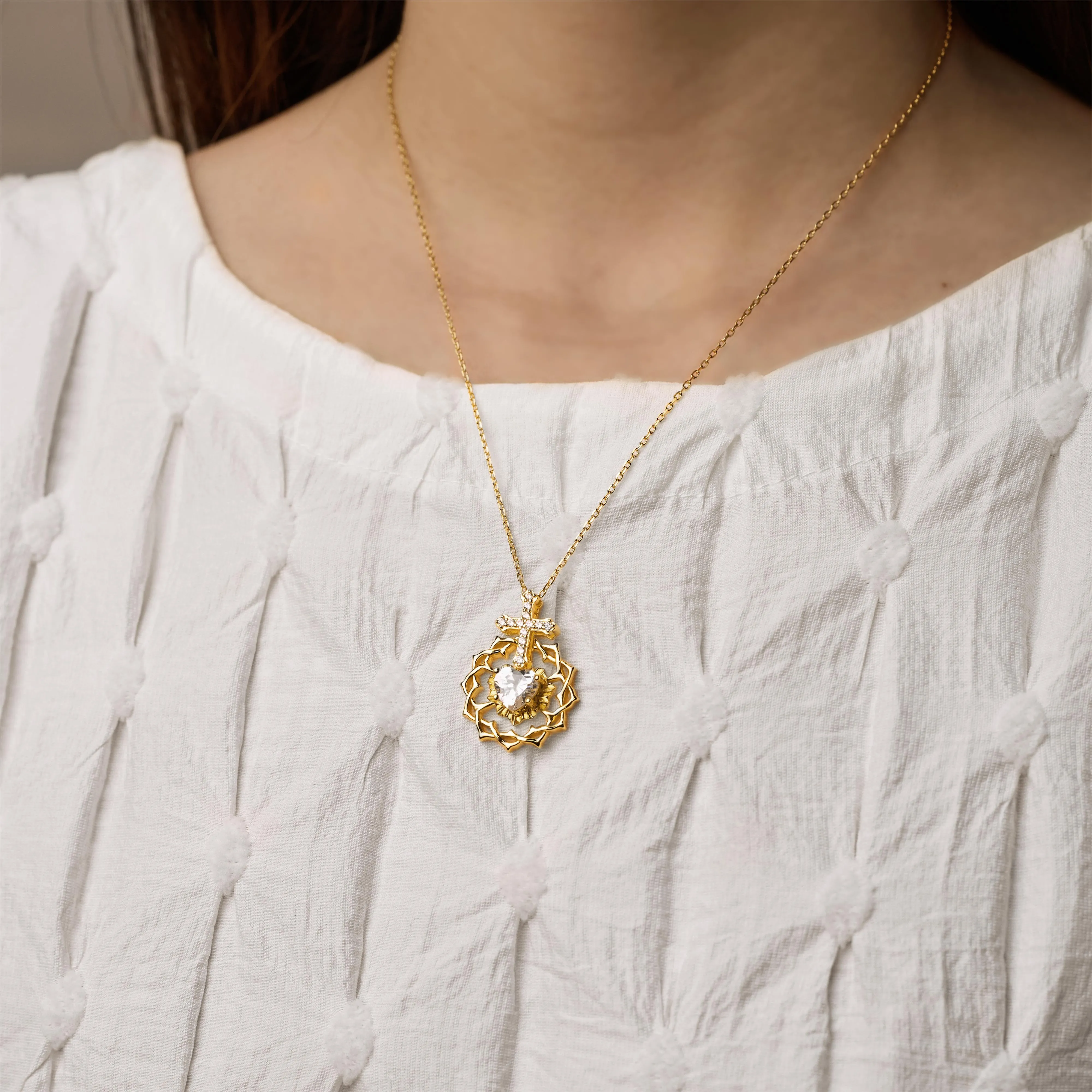 The Sacred Heart Pendant Necklace sold by Vanimy Jewelry product image thumbnail 5