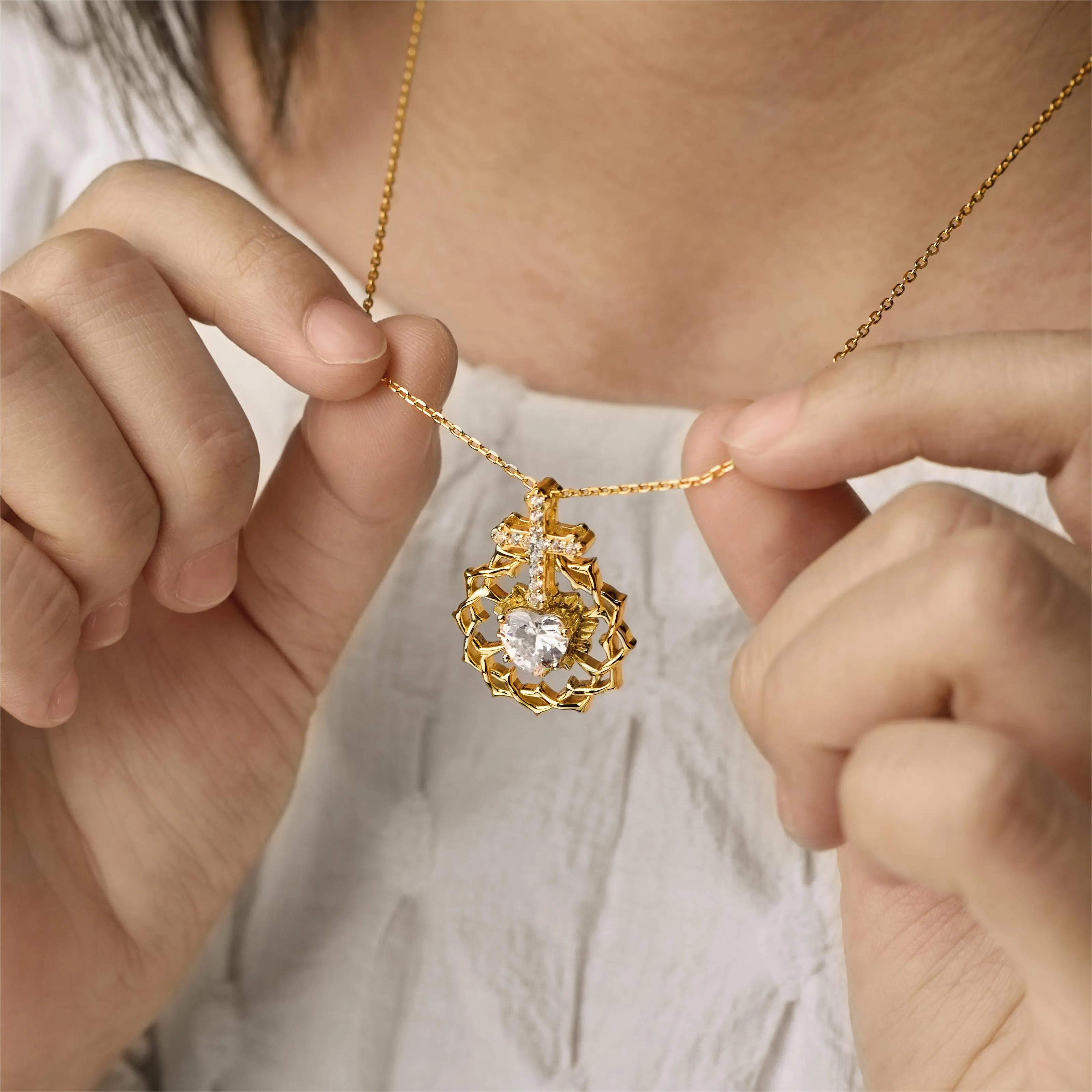 The Sacred Heart Pendant Necklace sold by Vanimy Jewelry product image thumbnail 4