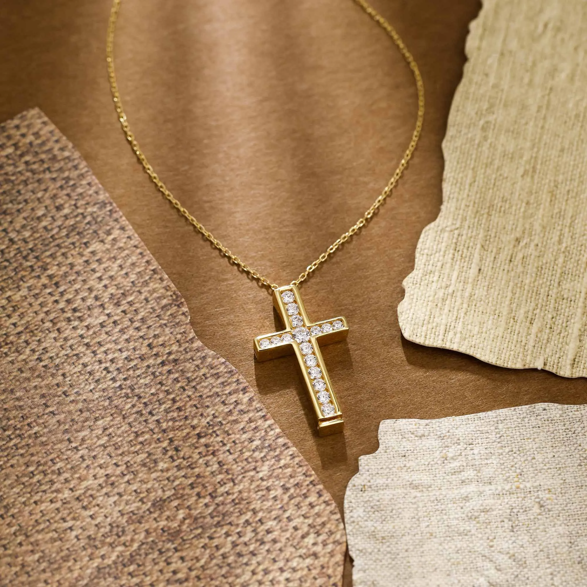 Anastasia Personalized Hidden Message Pavé Cross Necklace sold by Vanimy Jewelry product image thumbnail 4