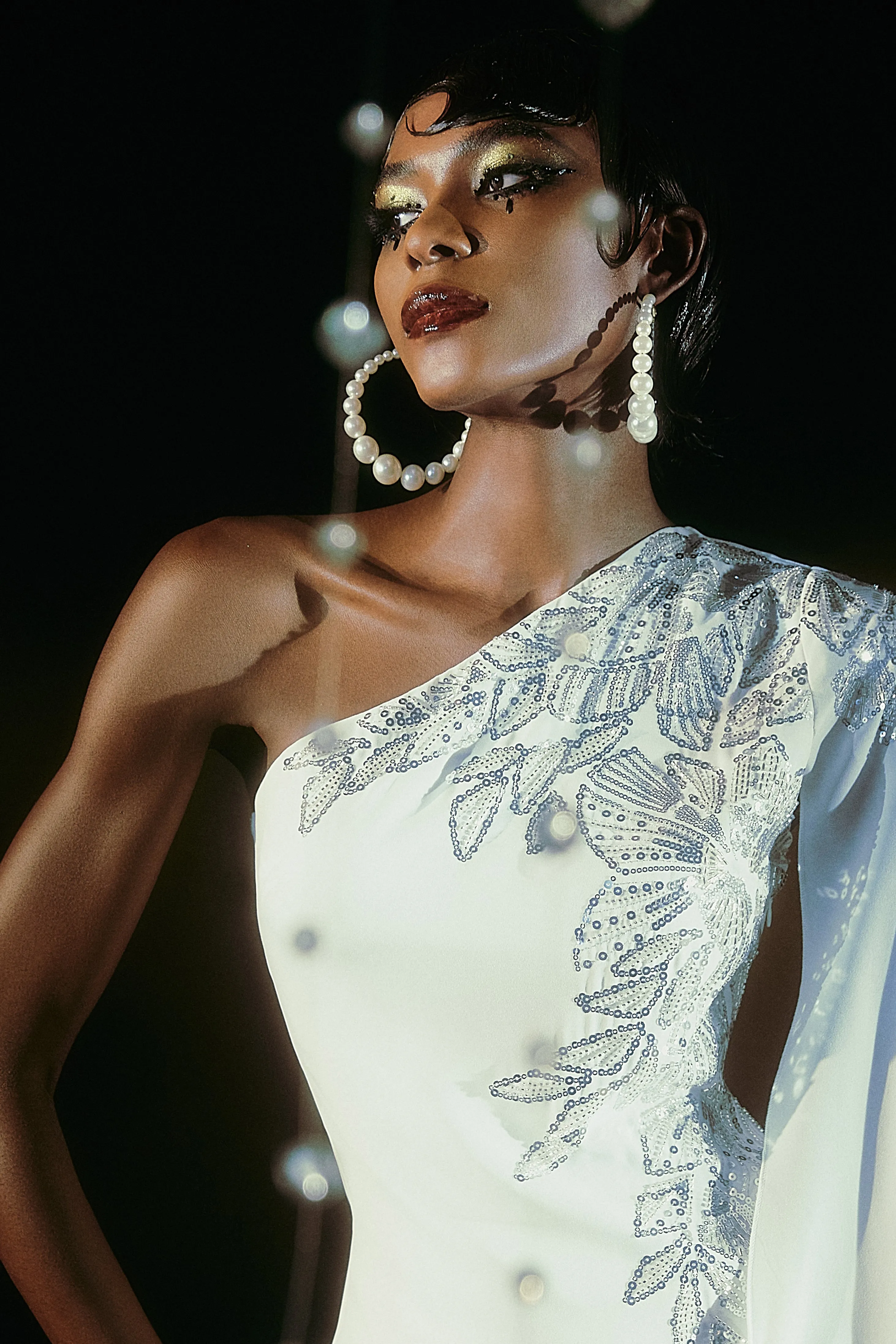 Gorgeous Pearl Hoop Earrings sold by BABEYOND product image thumbnail 5