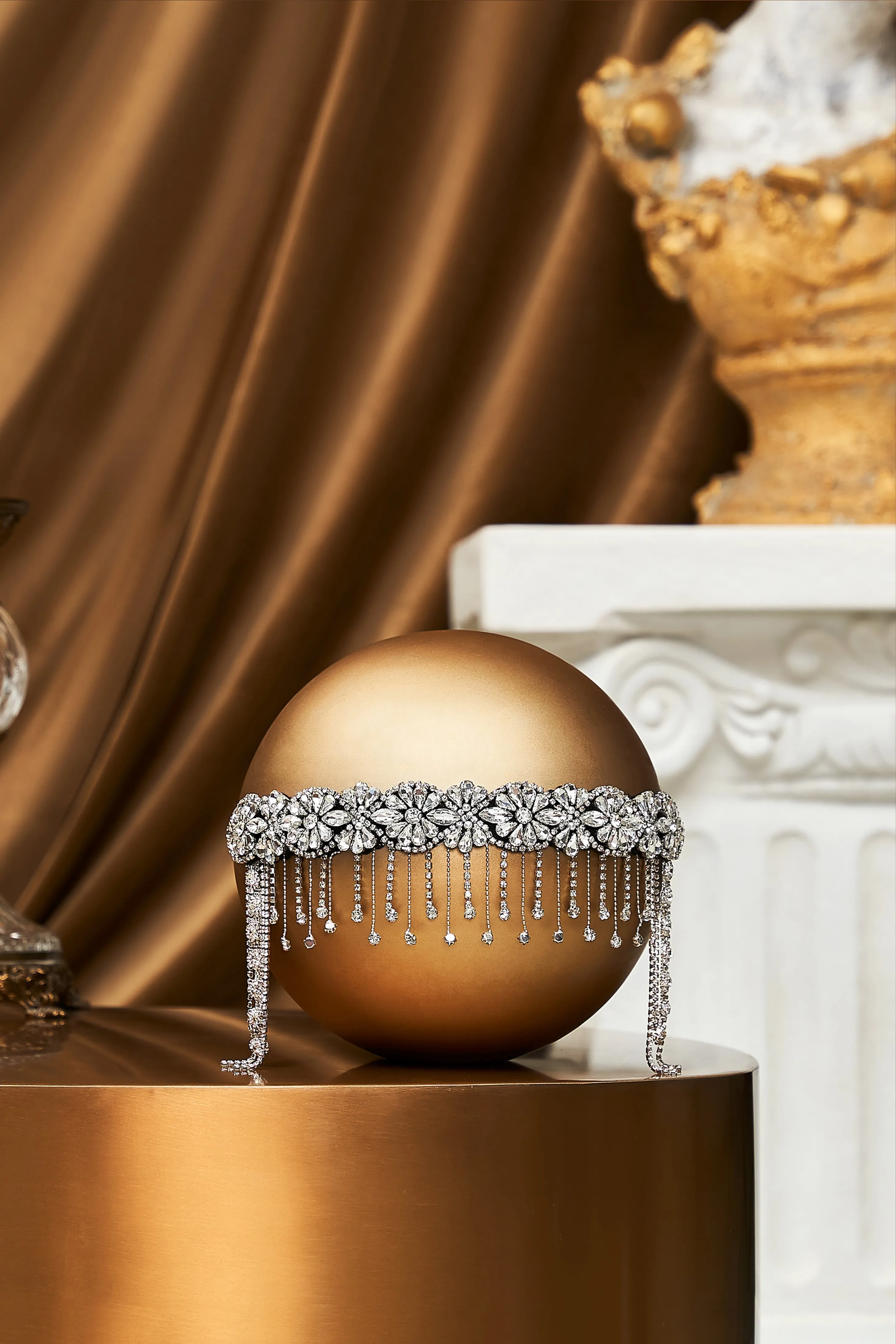 Embellished Crystal Rhinestone Chain Headband sold by BABEYOND product image thumbnail 3