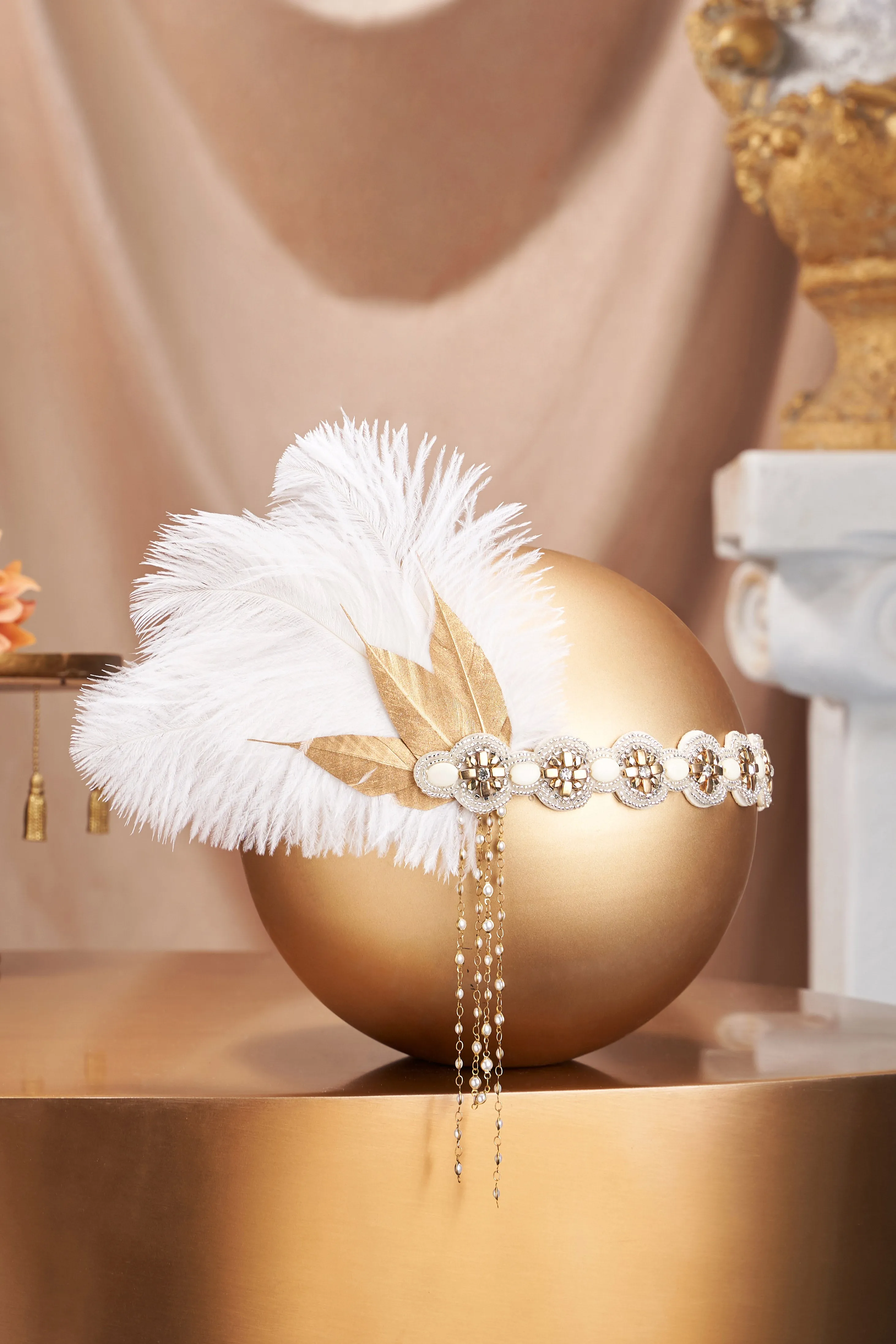 Roaring 20s Leaf Feather Headband sold by BABEYOND product image thumbnail 5