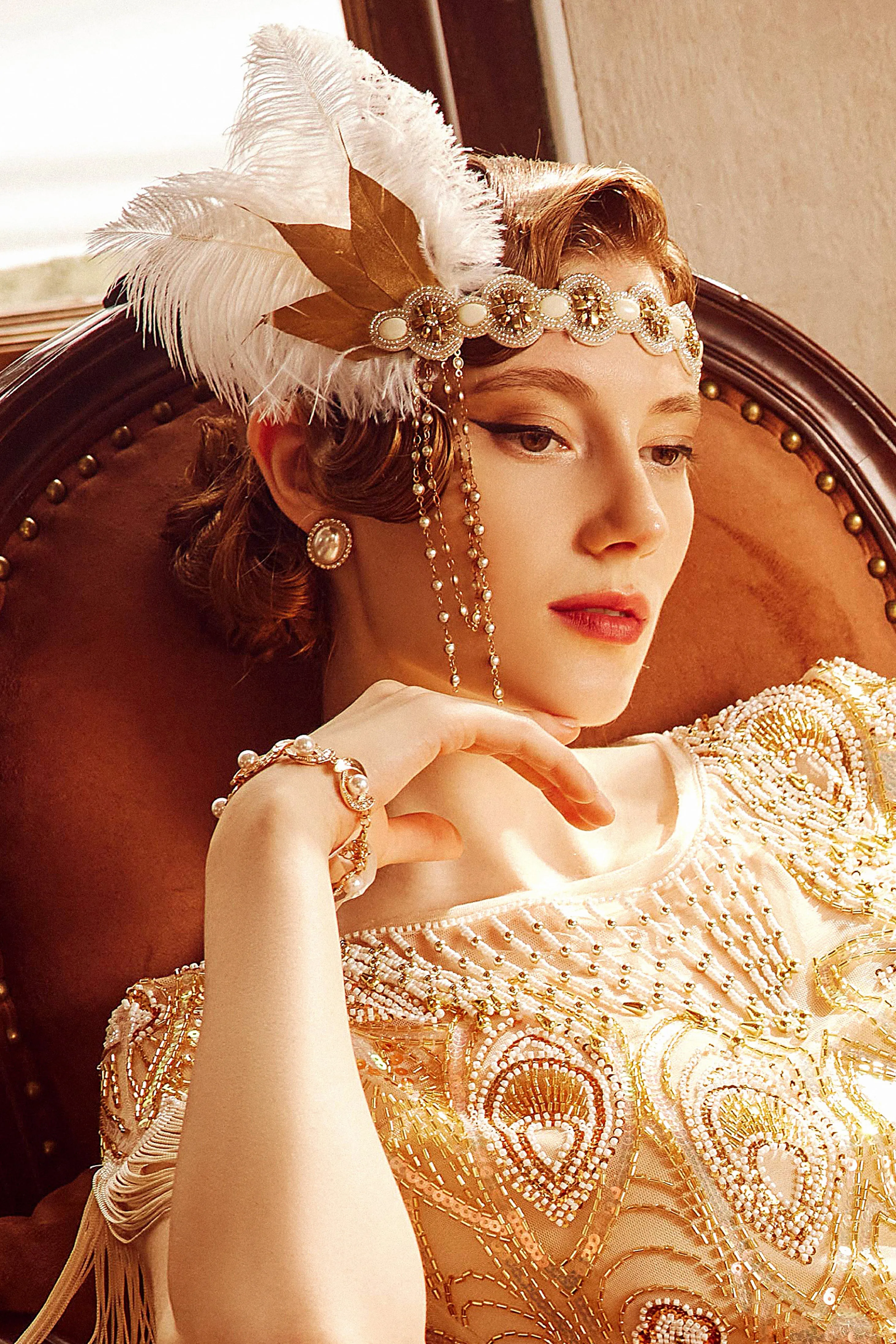 Roaring 20s Leaf Feather Headband sold by BABEYOND product image thumbnail 2