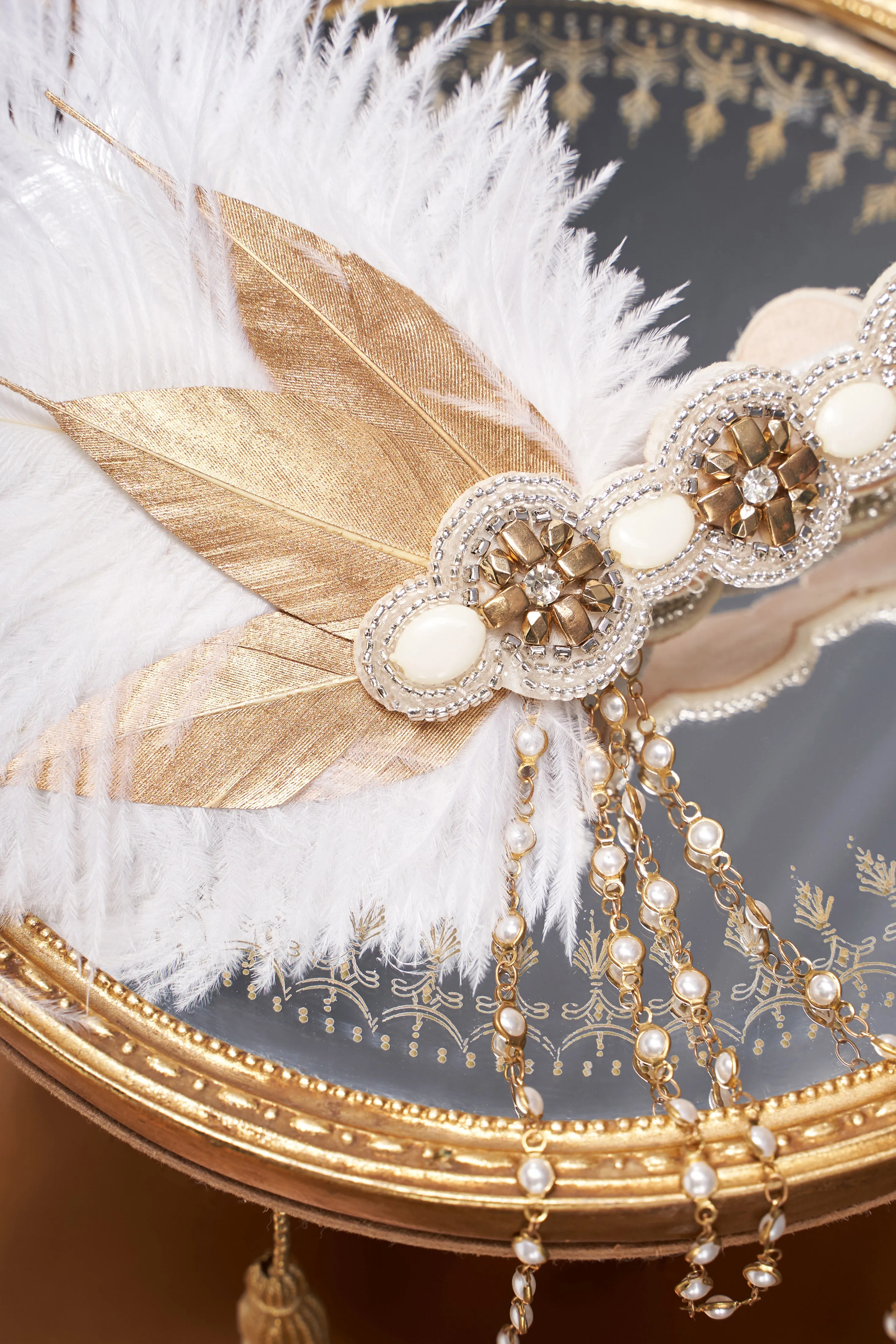 Roaring 20s Leaf Feather Headband sold by BABEYOND product image thumbnail 4