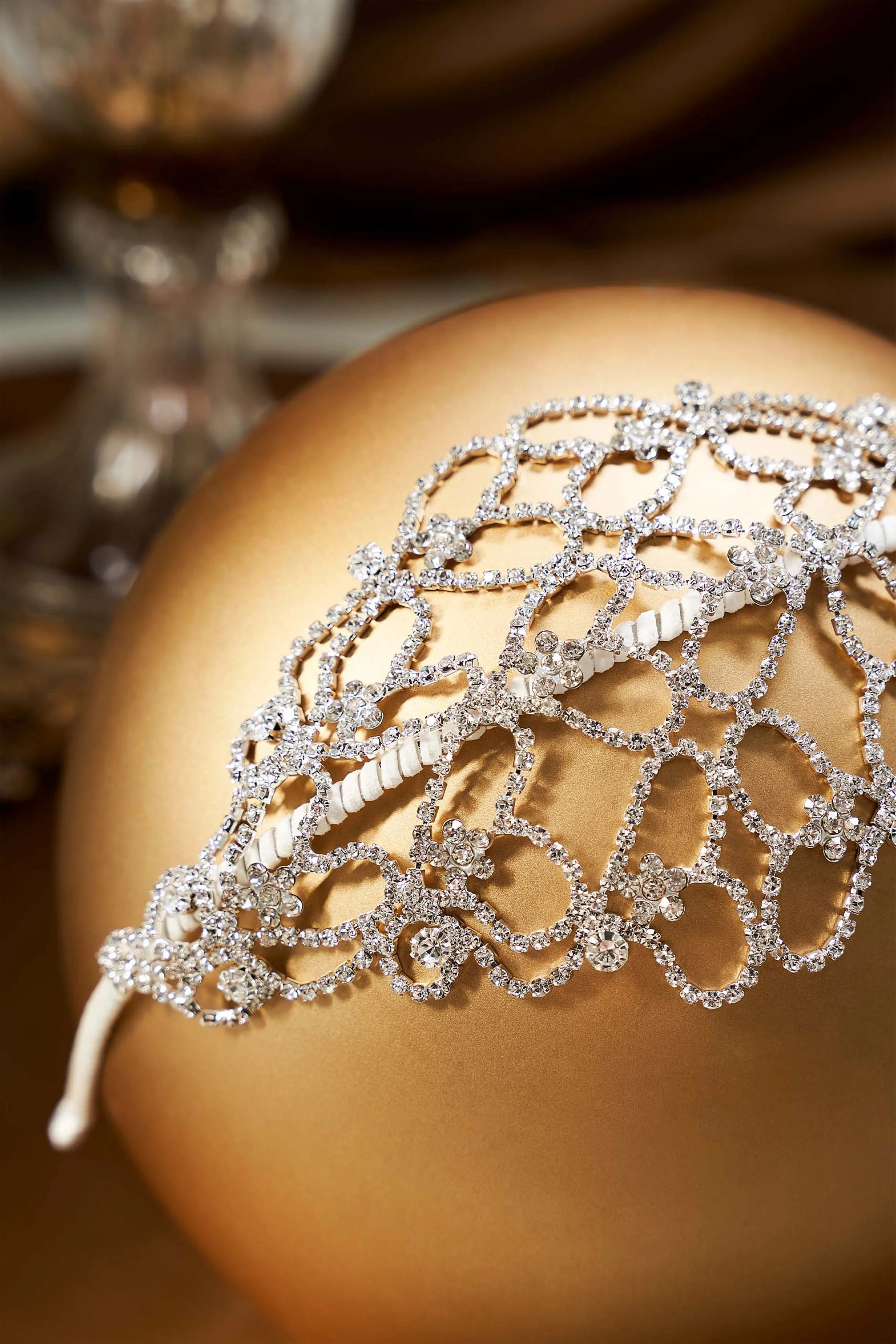 Elegant Floral Rhinestone Headband sold by BABEYOND product image thumbnail 4