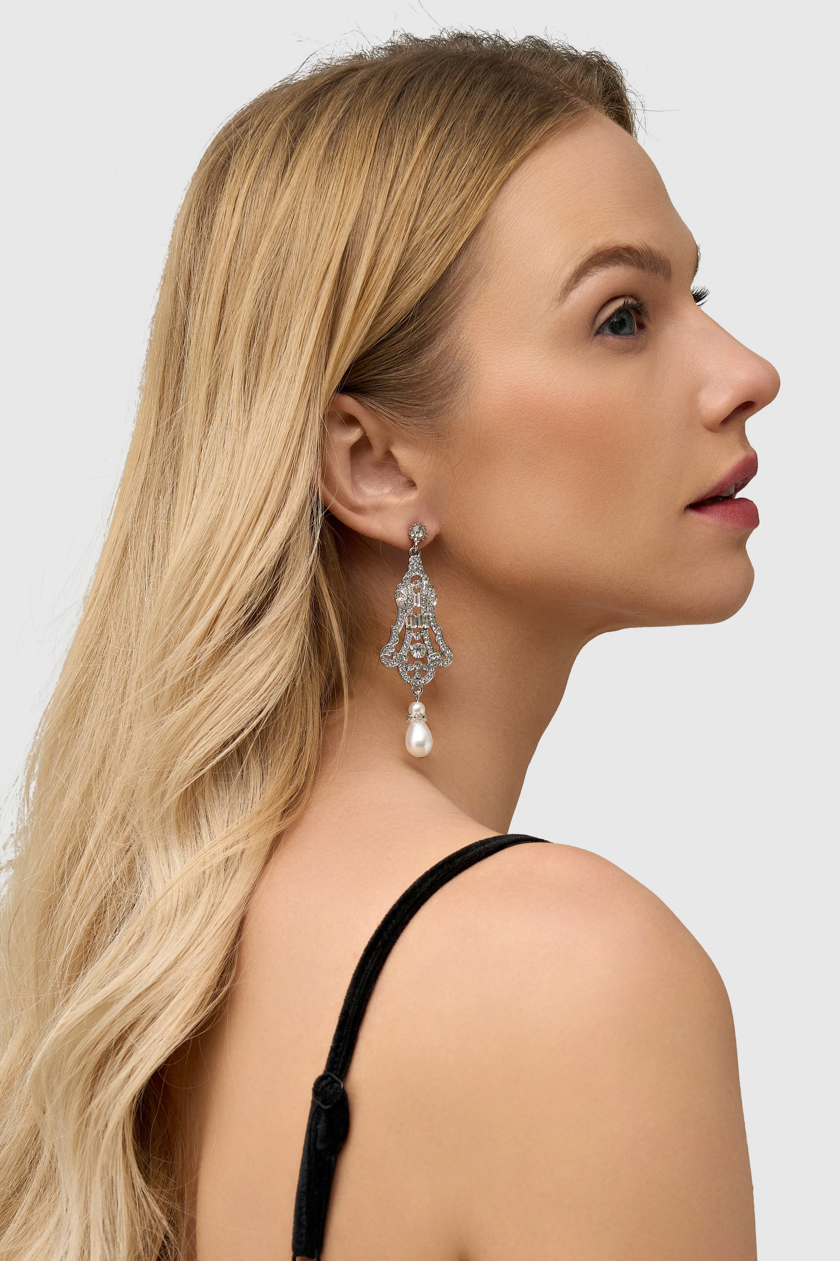 Art Deco Vintage Crystal Earrings sold by BABEYOND product image thumbnail 4