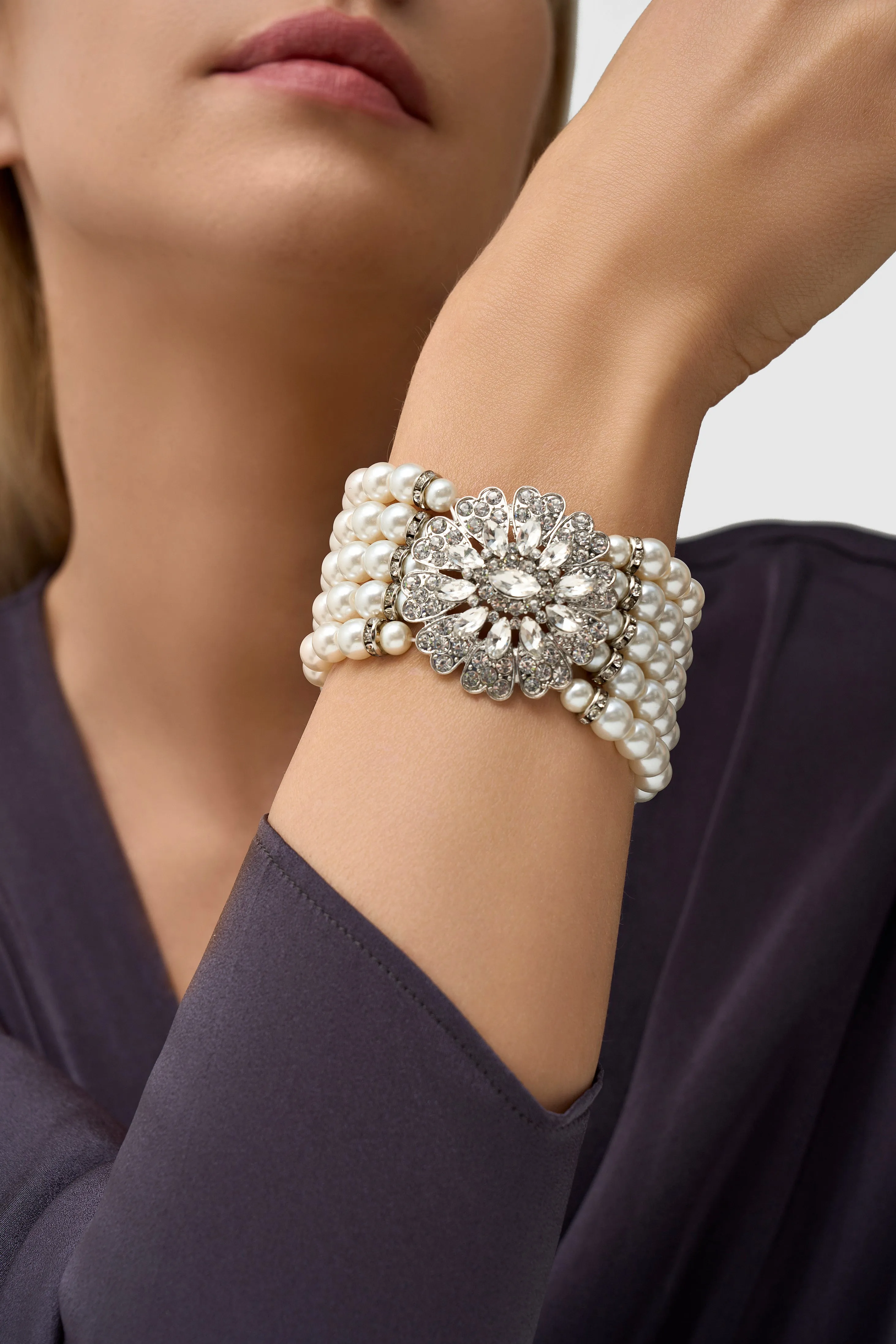 Stunning Zircon Studded Pearl Bracelet sold by BABEYOND product image thumbnail 4