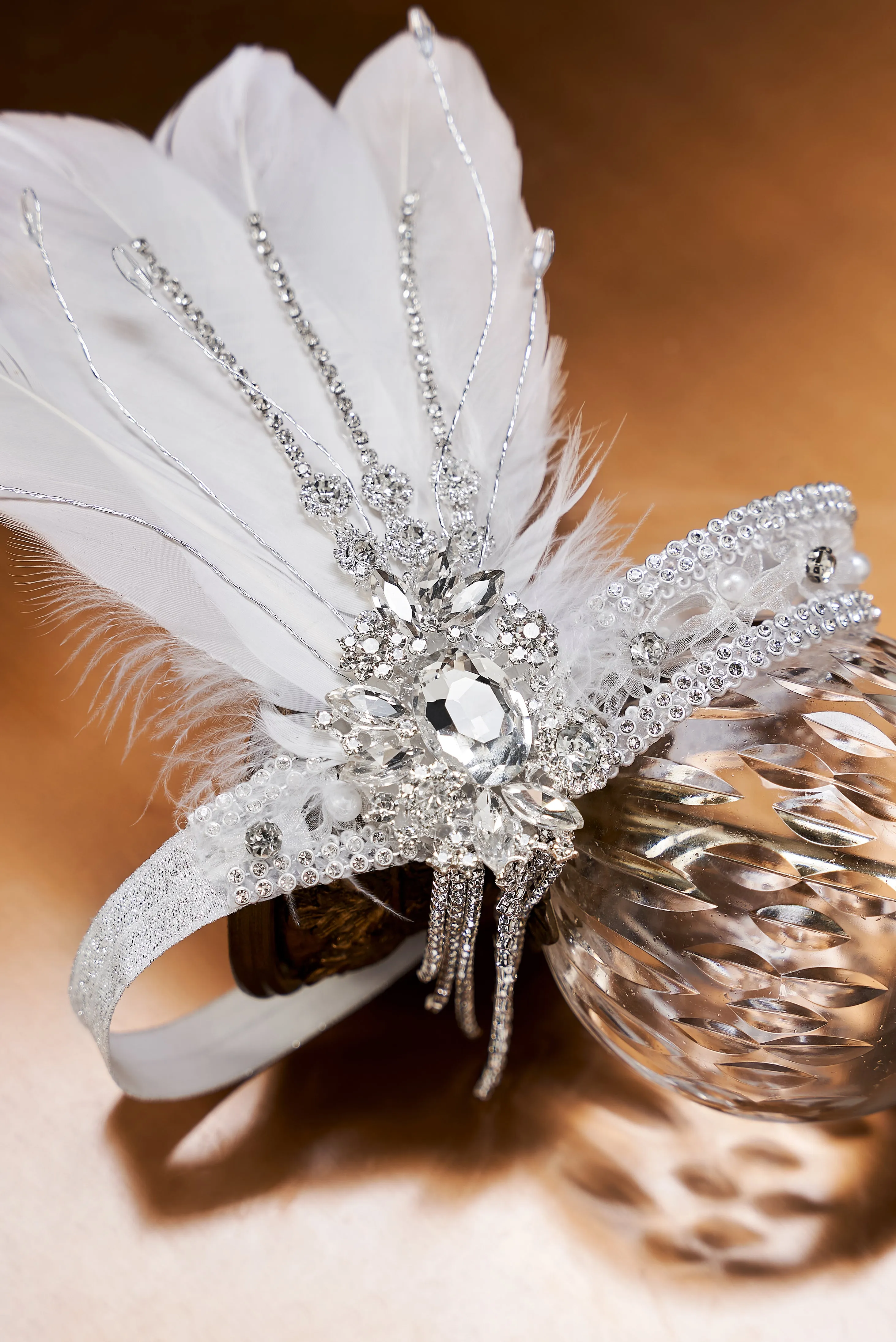 Gorgeous Rhinestone Feather Headpiece sold by BABEYOND product image thumbnail 2