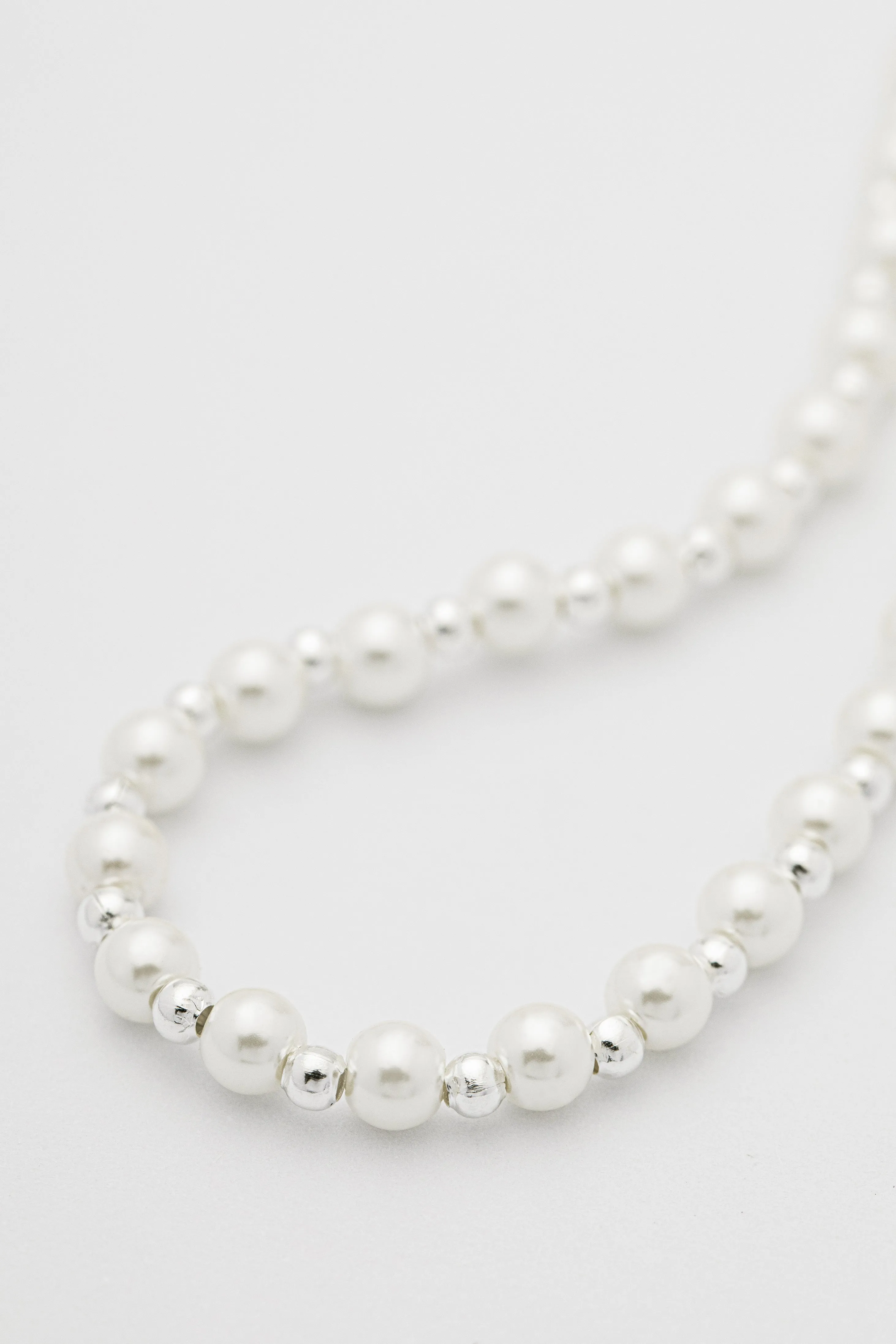 Classic Pure Cream Pearl Choker sold by BABEYOND product image thumbnail 2