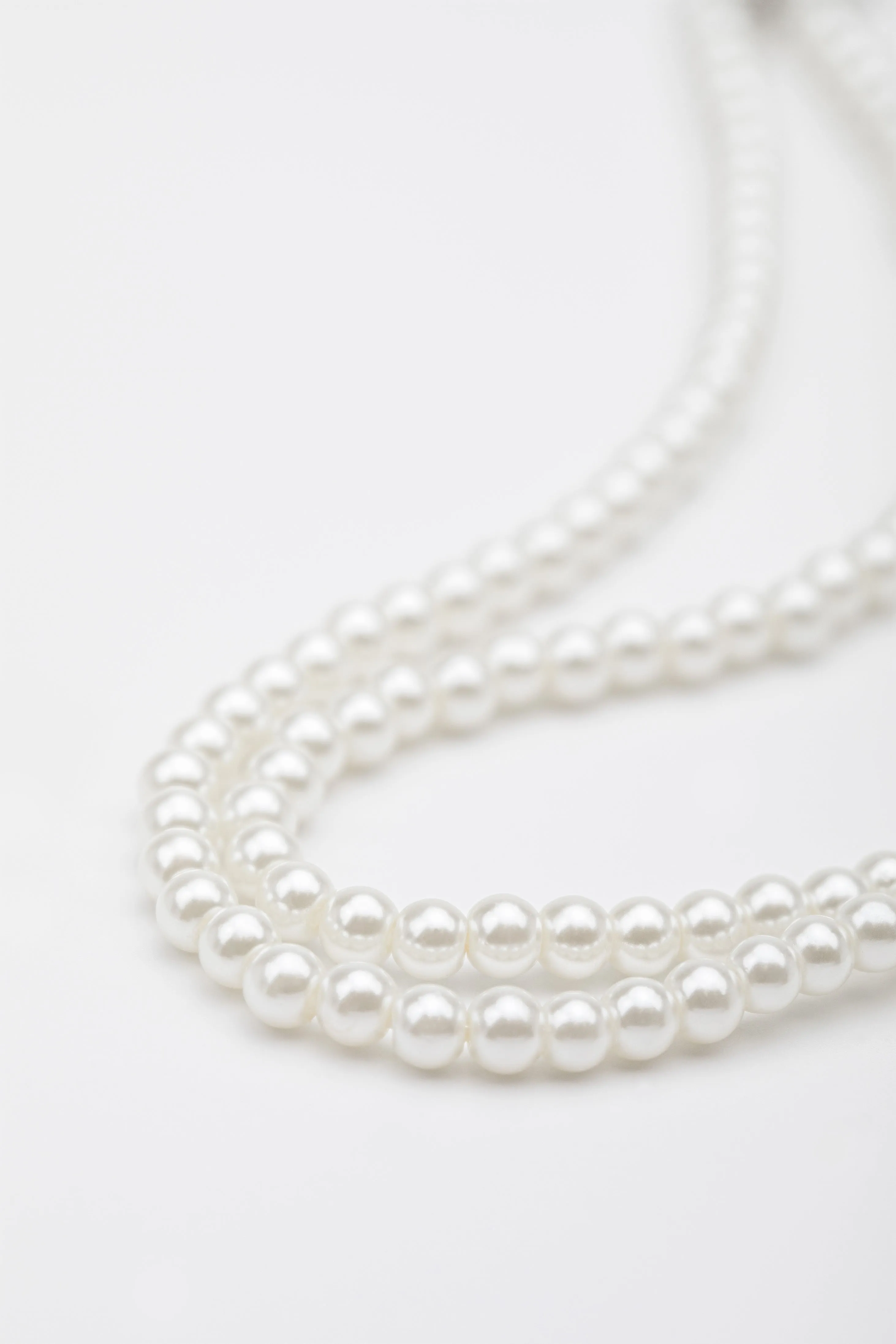 Remarkable Knotted Faux Pearl Necklace sold by BABEYOND product image thumbnail 3
