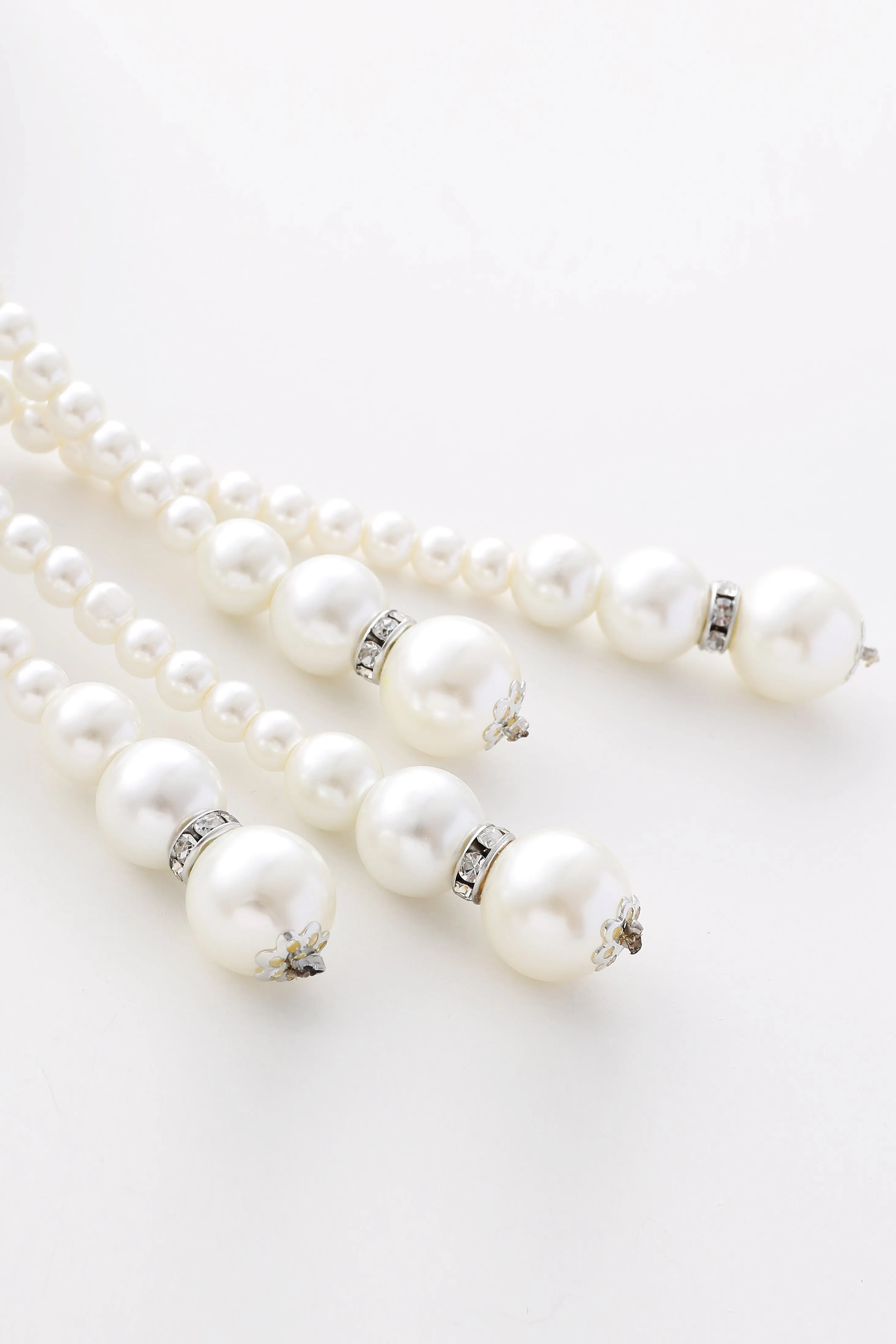 Remarkable Knotted Faux Pearl Necklace sold by BABEYOND product image thumbnail 2