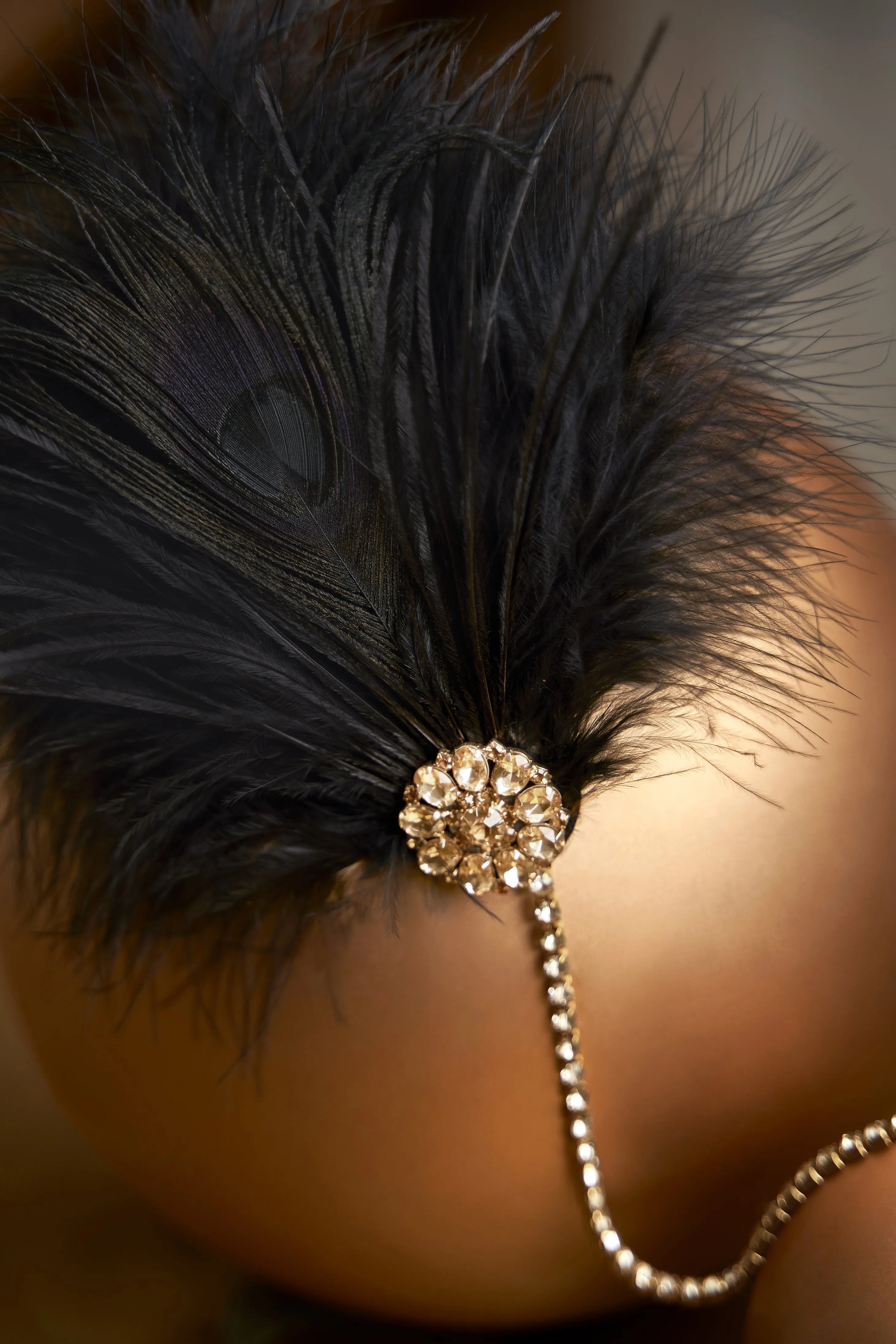 Classic Puffy Ostrich Feather Headband sold by BABEYOND product image thumbnail 3