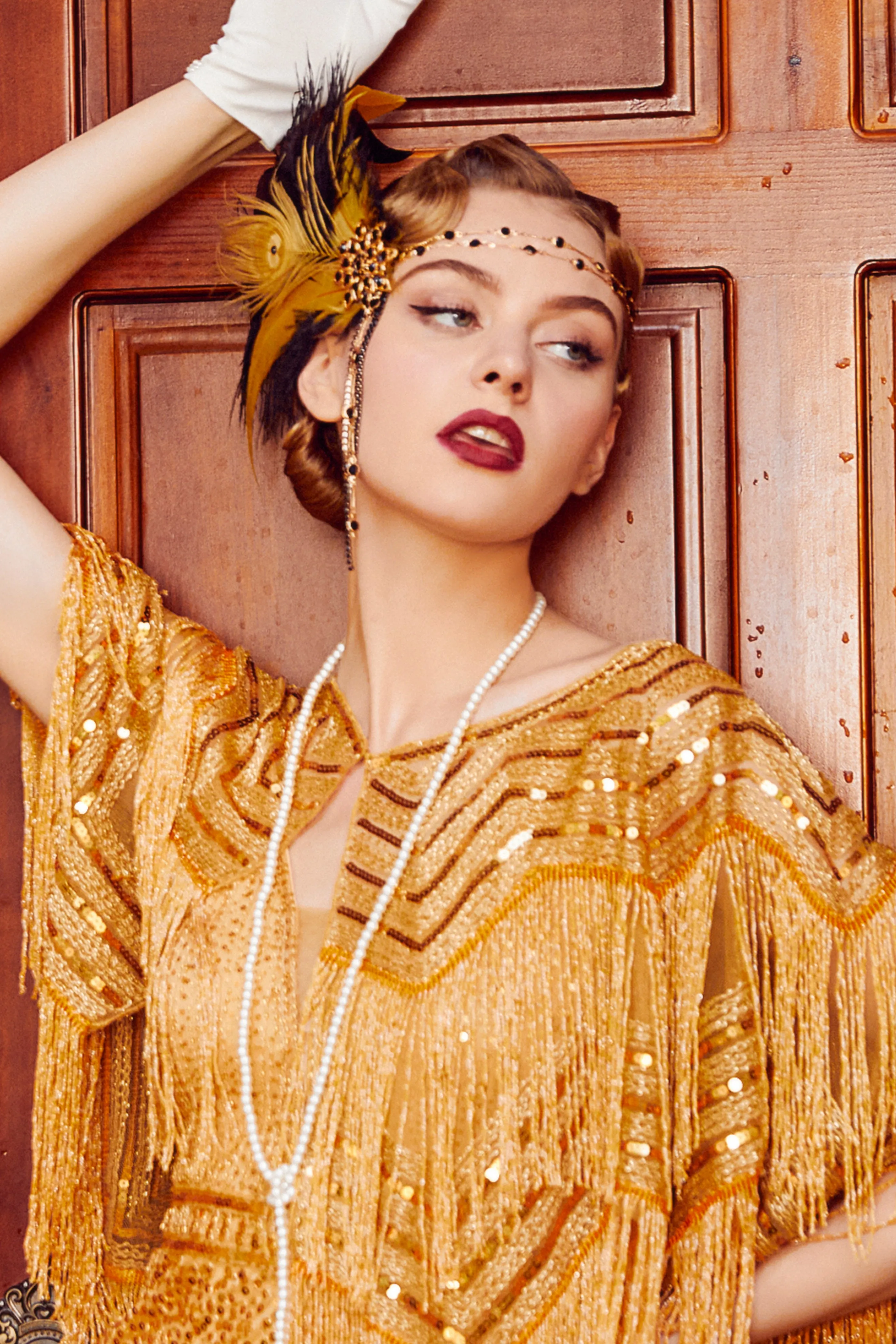 Rhinestone Chain Feather Headband sold by BABEYOND product image thumbnail 2