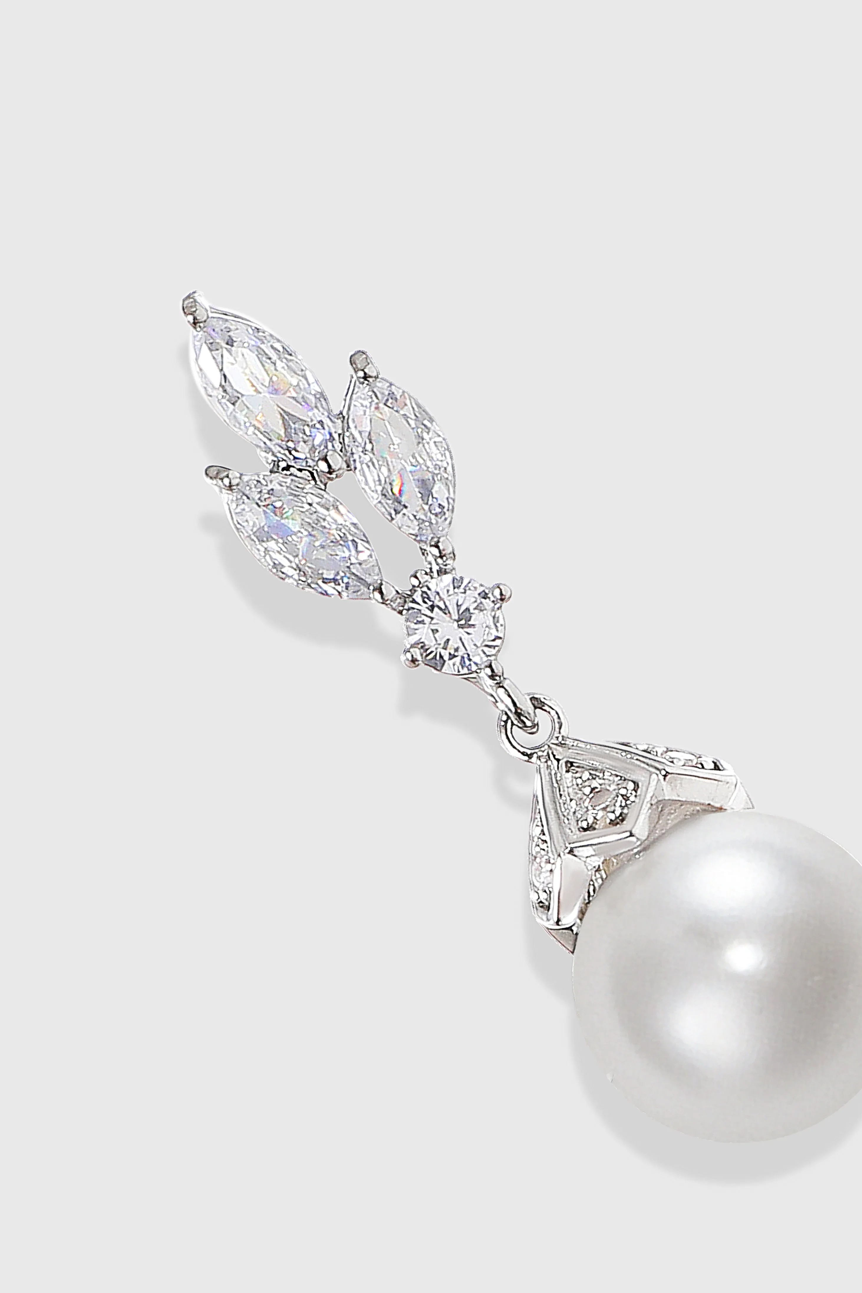 Radiant Leaf-Embellished Pearl Drop Earrings sold by BABEYOND product image thumbnail 2