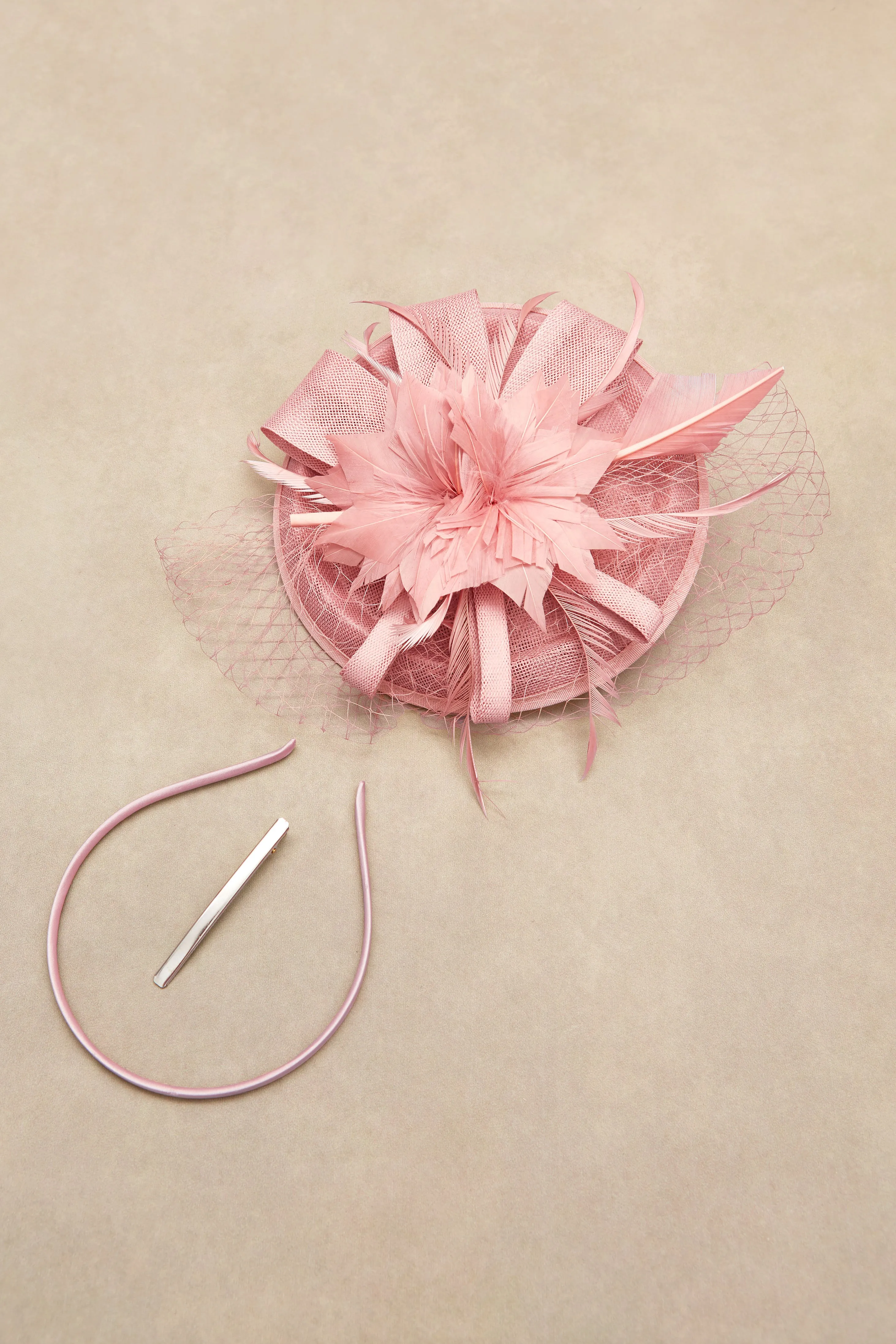 Vintage Veil Tea Party Fascinator sold by BABEYOND product image thumbnail 4