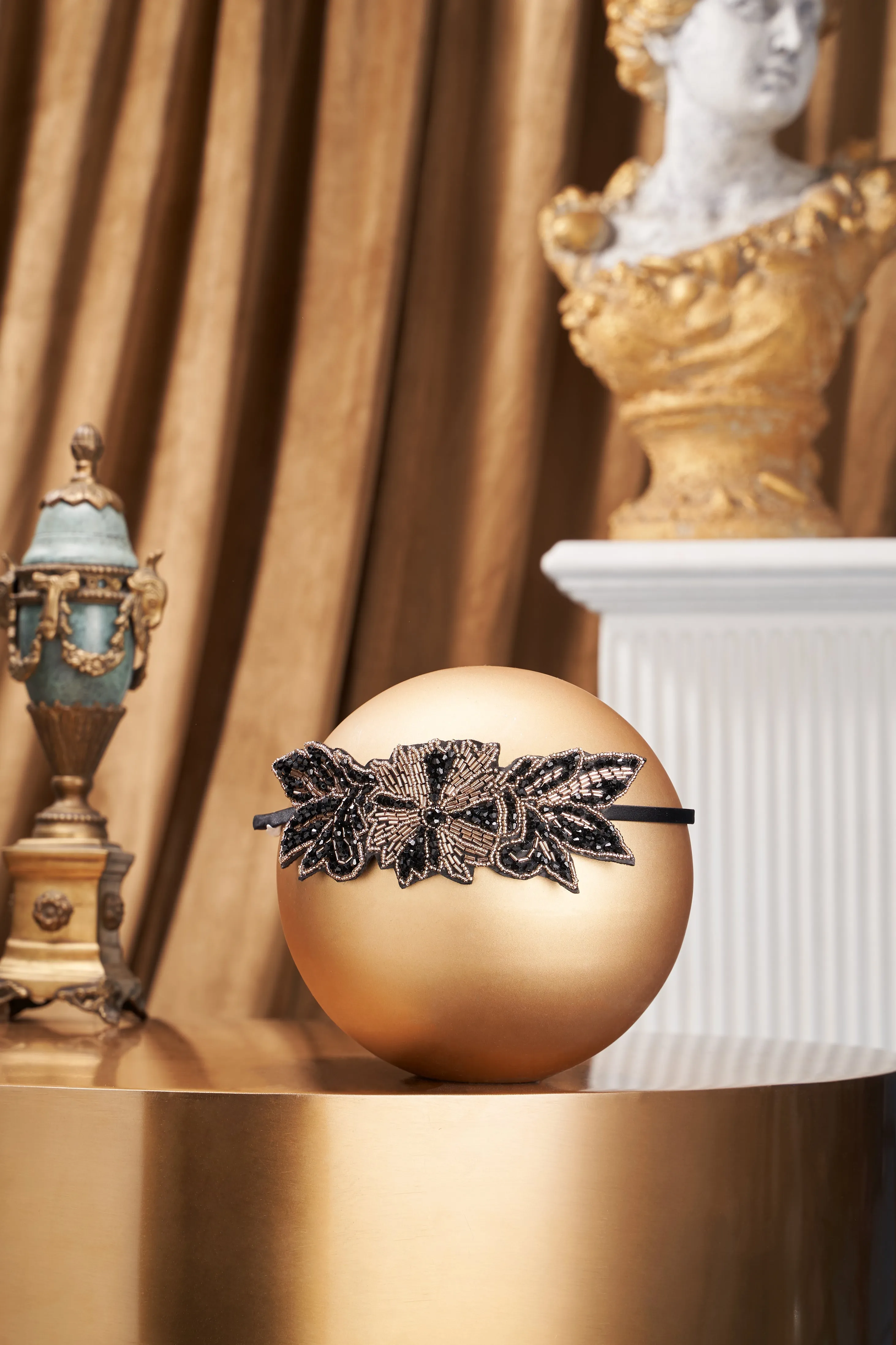 Glittering Rhinestone Retro headband sold by BABEYOND product image thumbnail 3