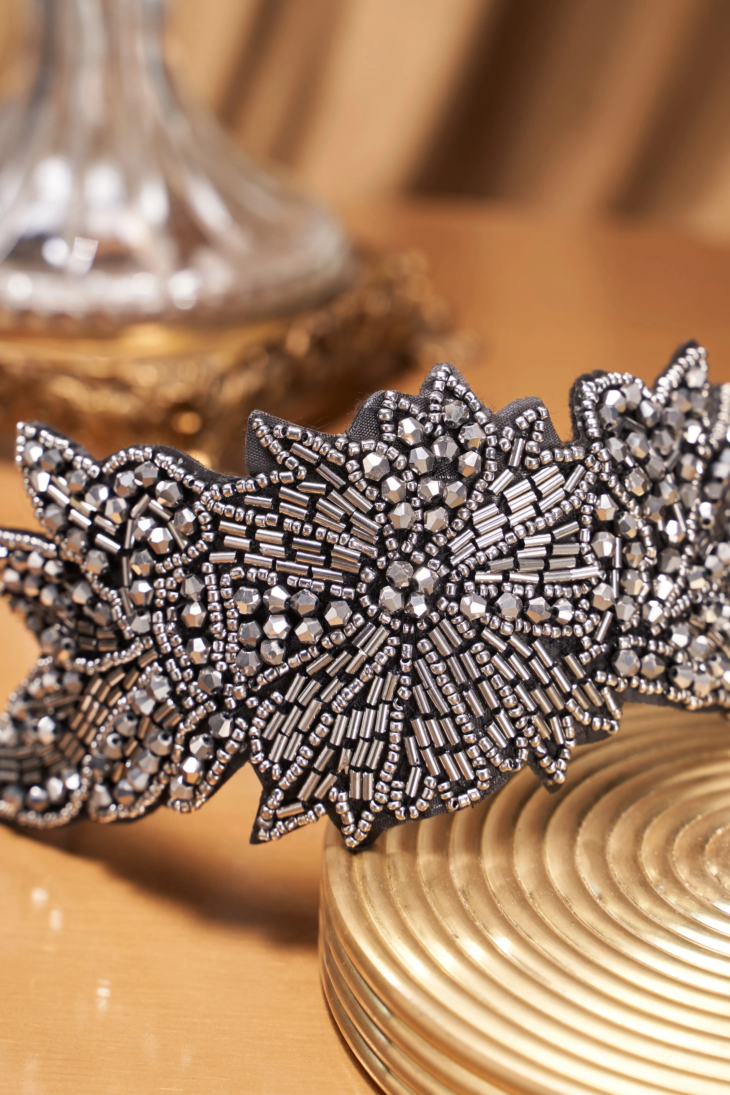 Glittering Rhinestone Retro headband sold by BABEYOND product image thumbnail 5