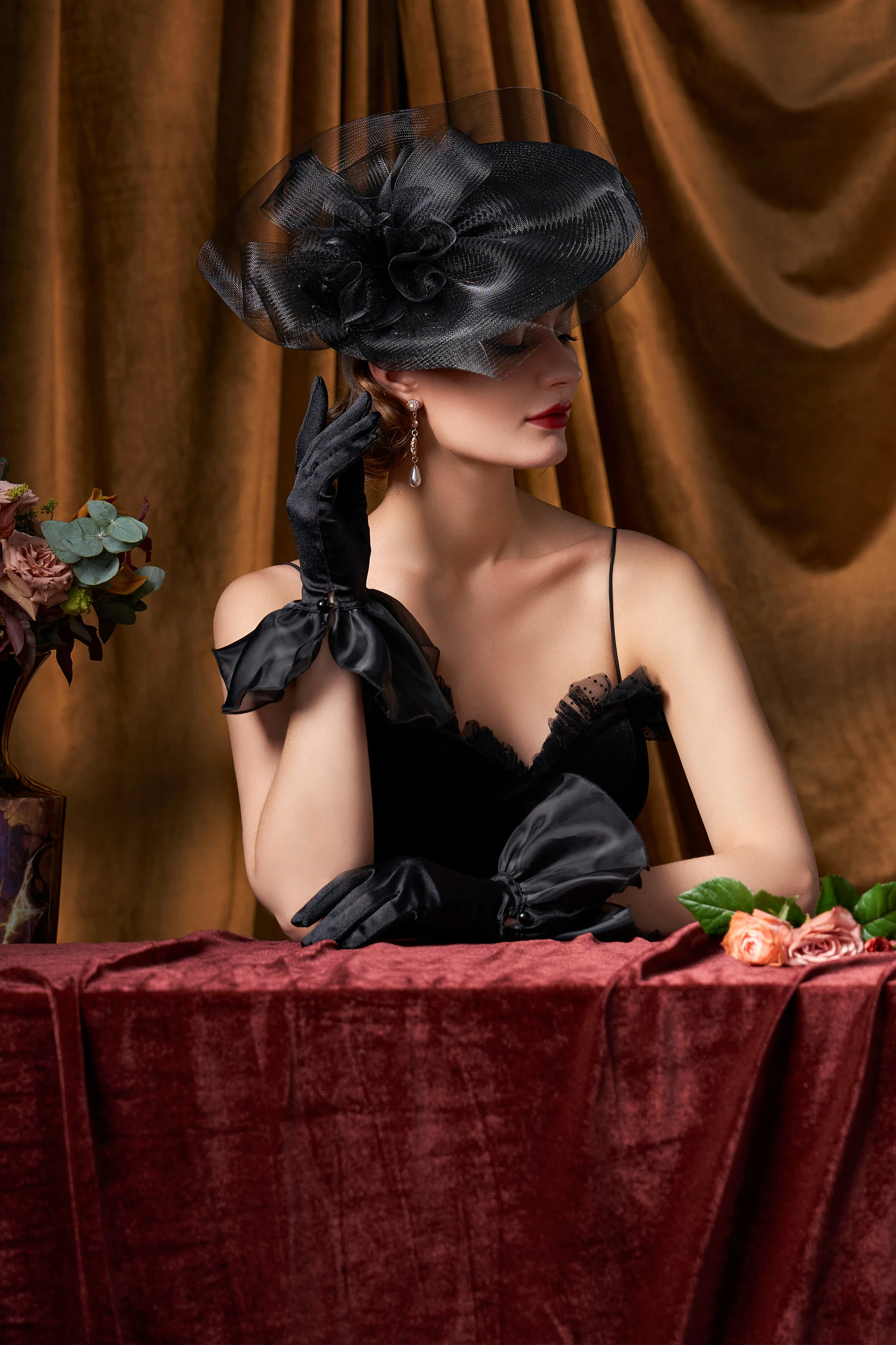 Short Ruffle Satin Lace Gloves sold by BABEYOND product image thumbnail 3