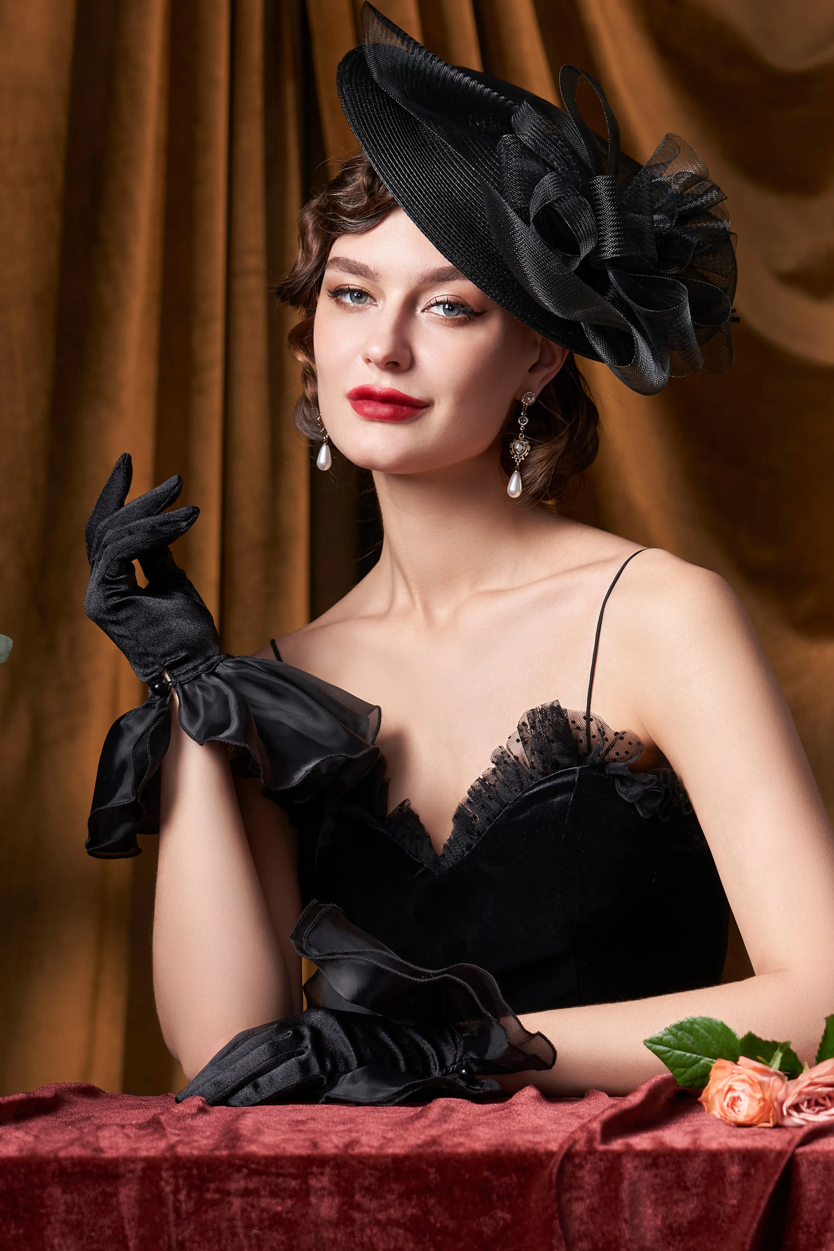 Short Ruffle Satin Lace Gloves sold by BABEYOND product image thumbnail 4