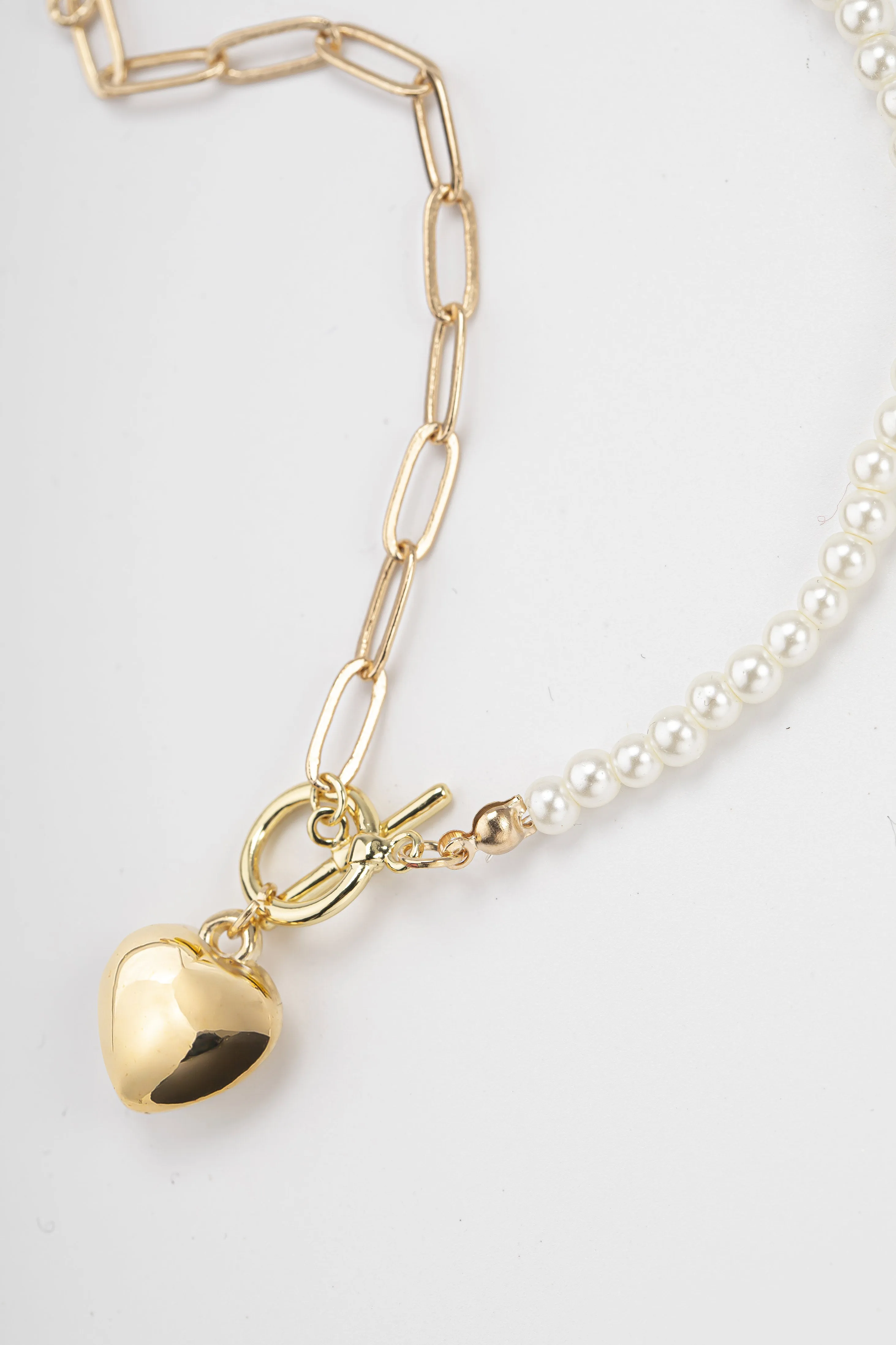 Heart-Shaped Pendant Pearl Necklace sold by BABEYOND product image thumbnail 2