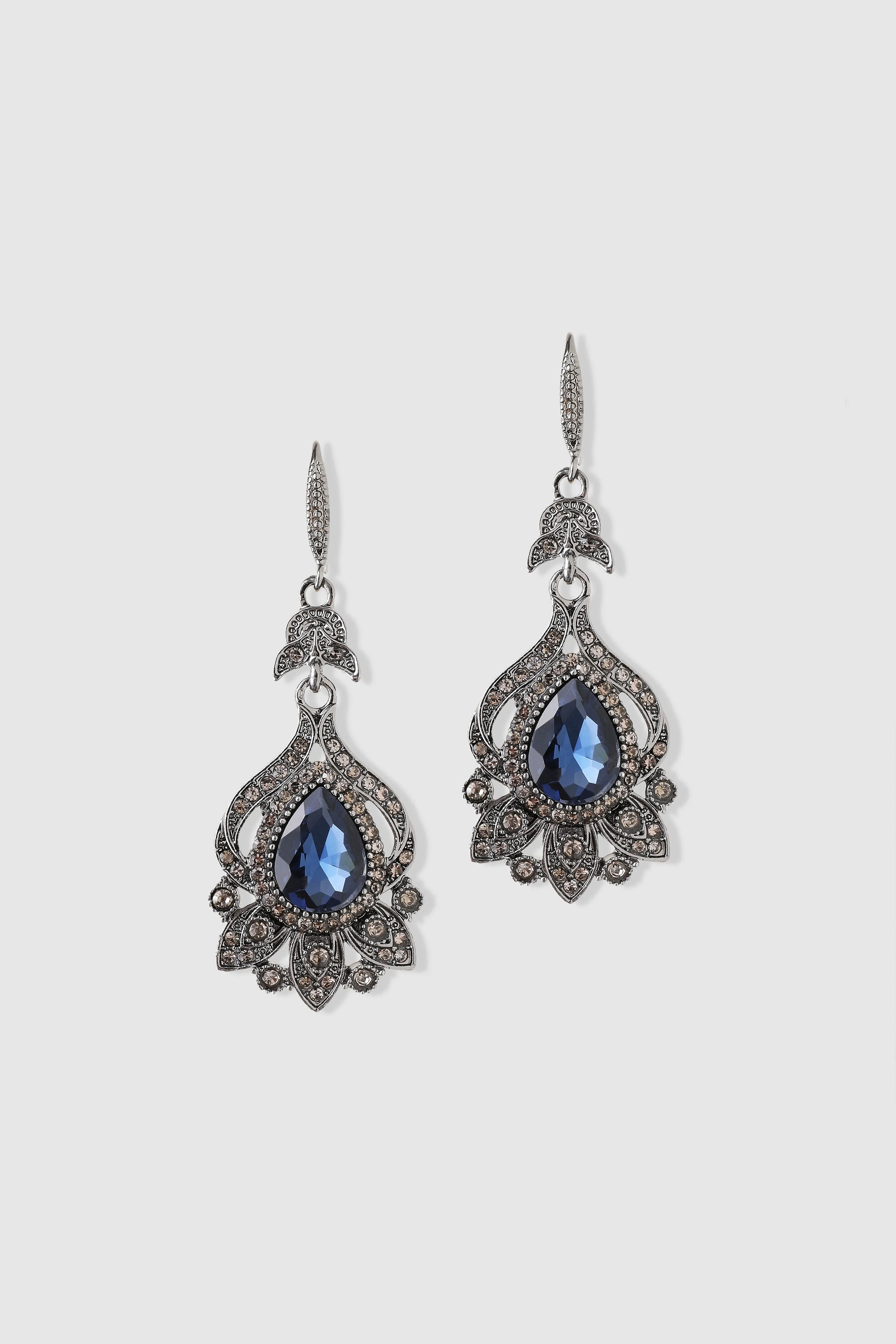 Vintage Teardrop Crystal Dangle Earrings sold by BABEYOND product image thumbnail 4