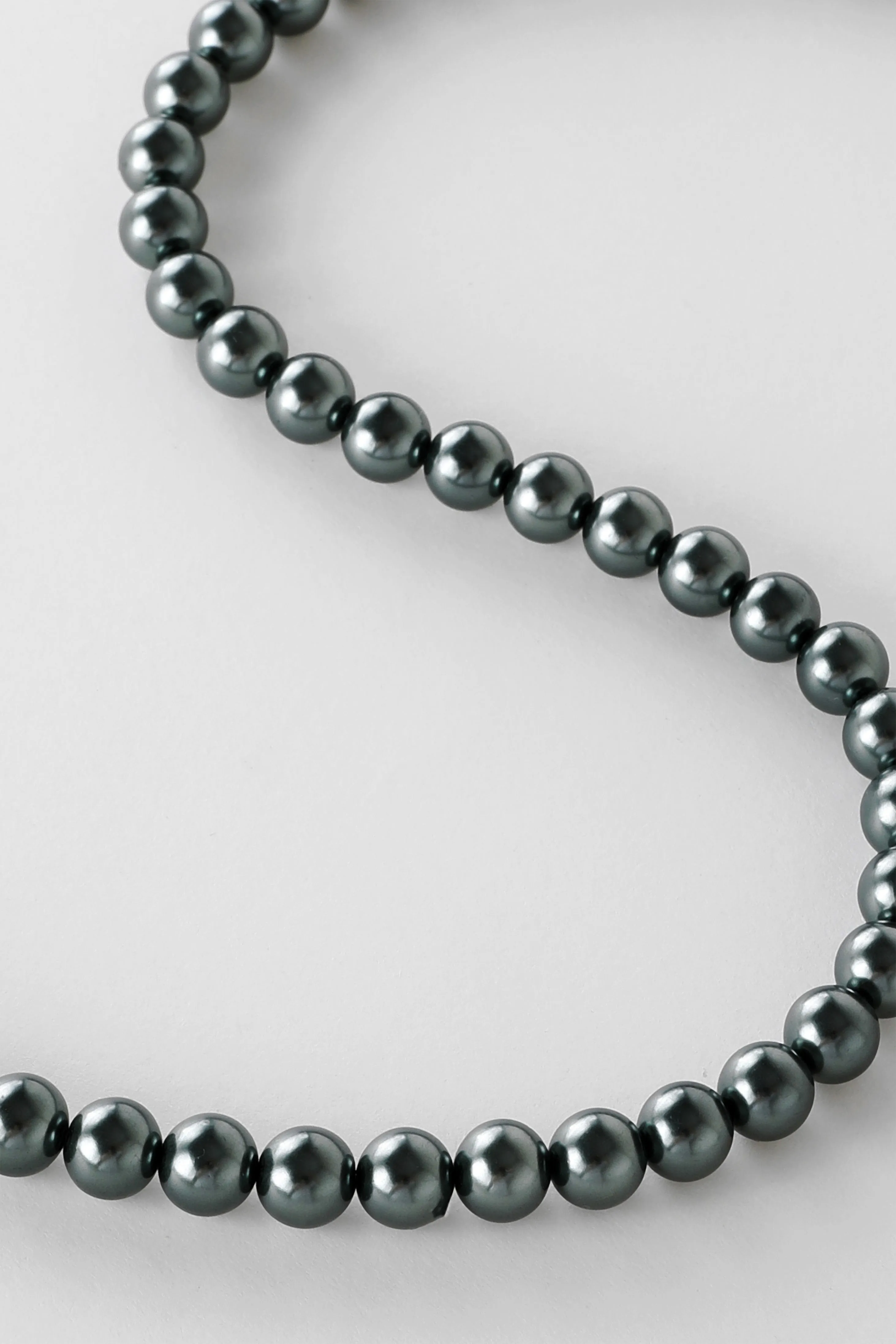 Elegant 1920s Style Pearl Choker sold by BABEYOND product image thumbnail 2