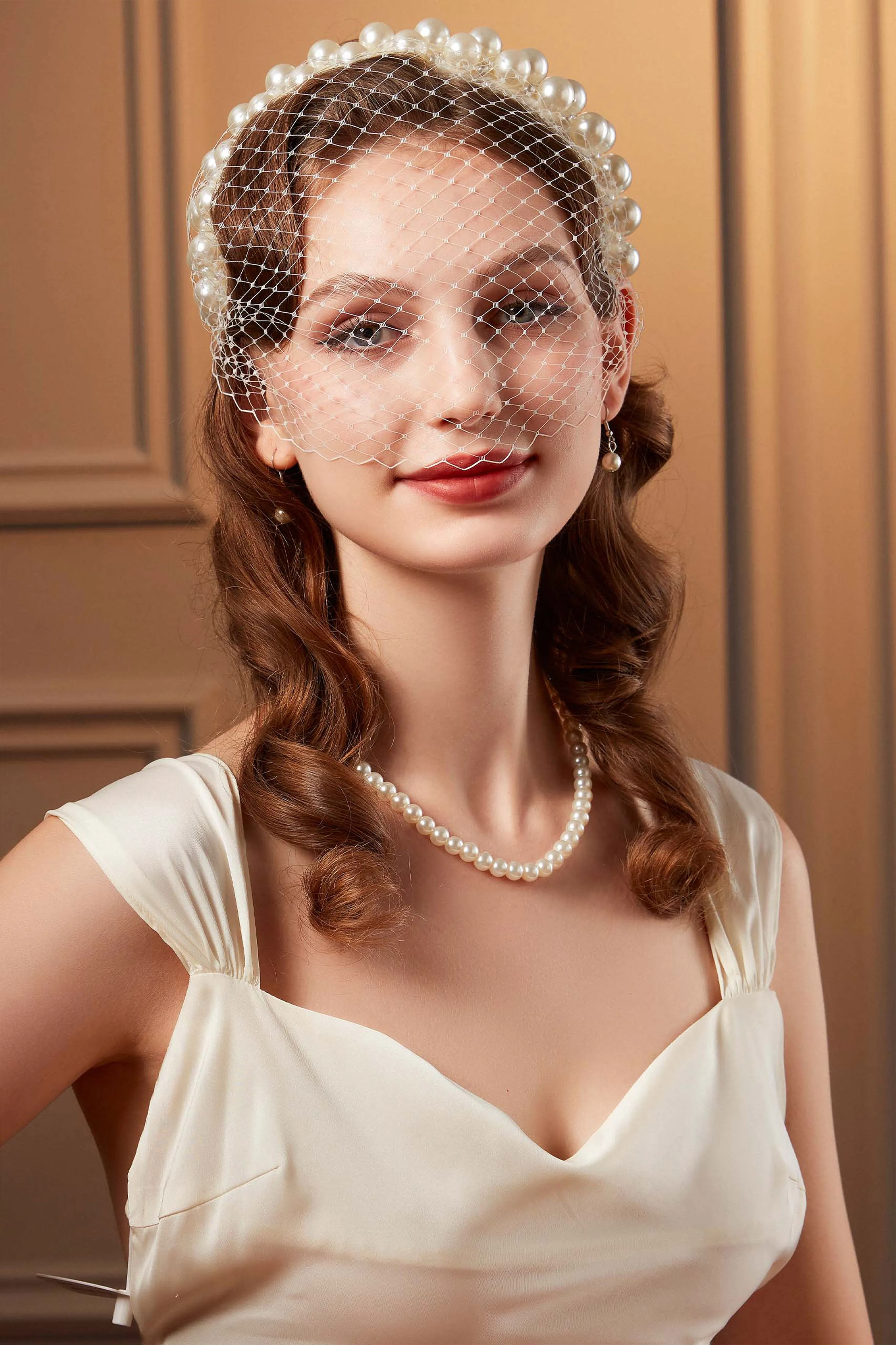 Elegant Pearl Mesh Veil Fascinator sold by BABEYOND product image thumbnail 2